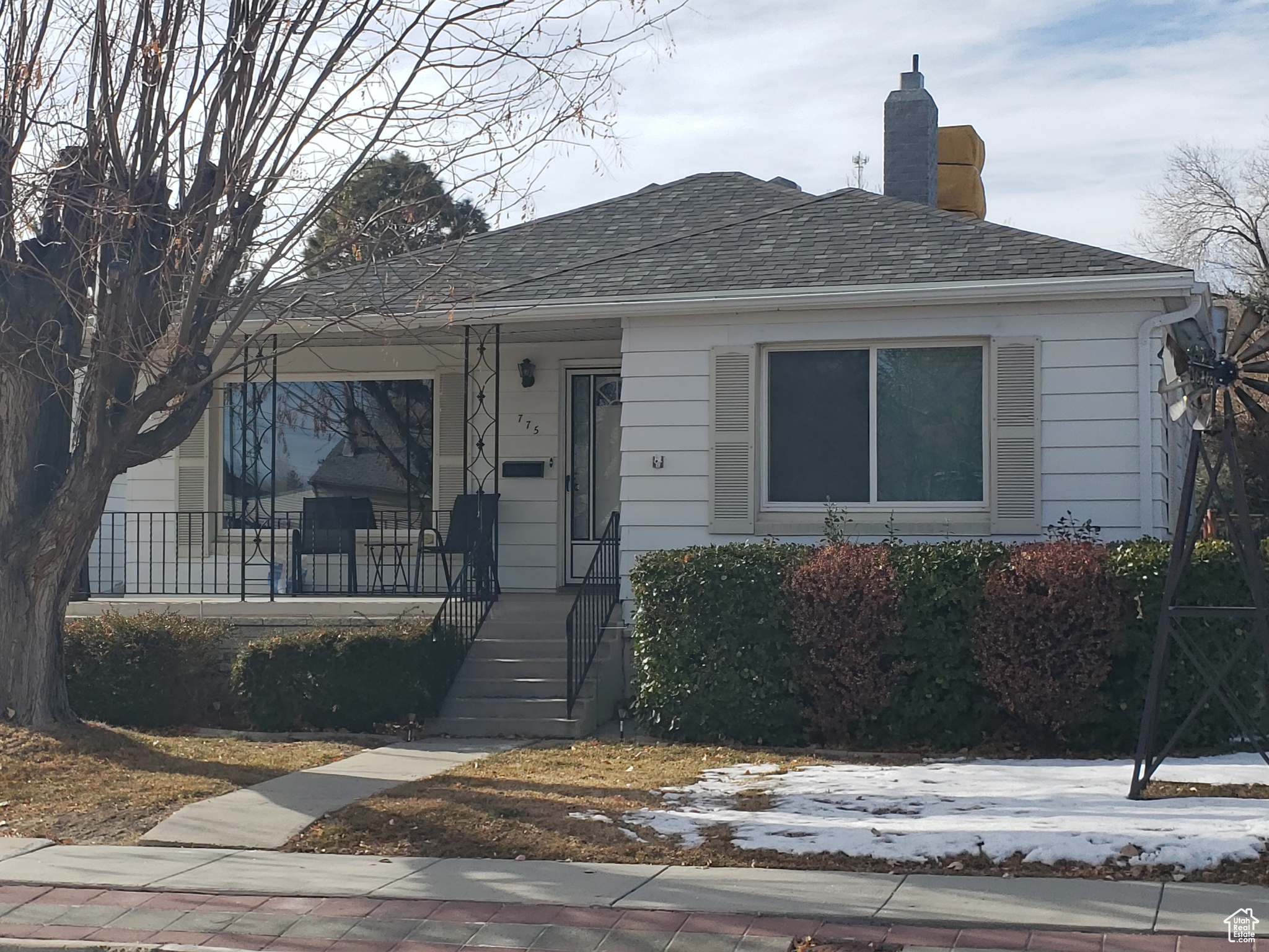 View of front of property featuring a porch