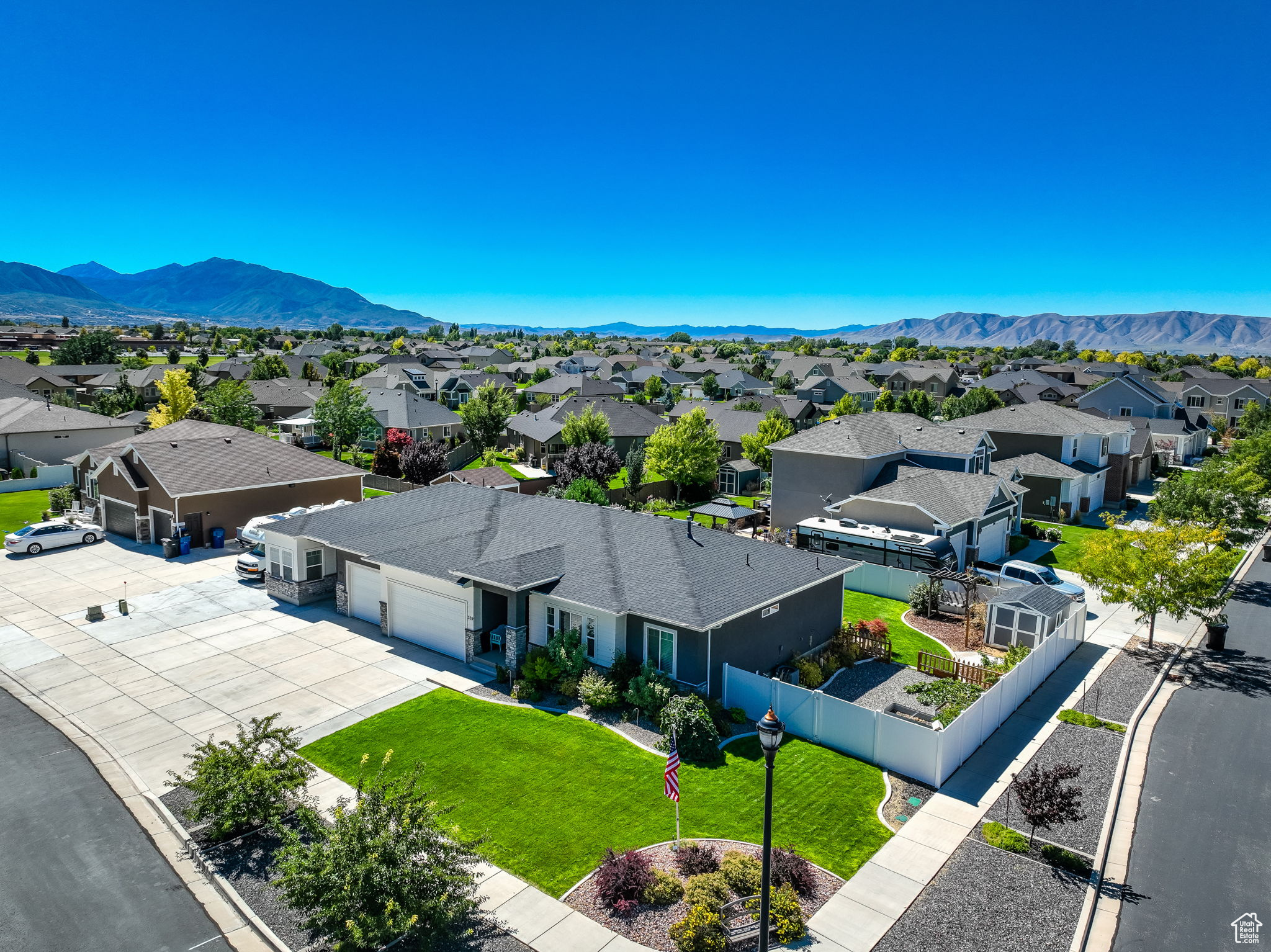 Birds eye view of property with a mountain view