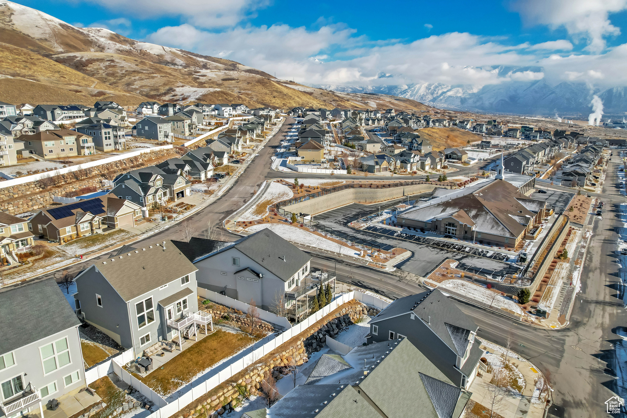 Drone / aerial view featuring a mountain view
