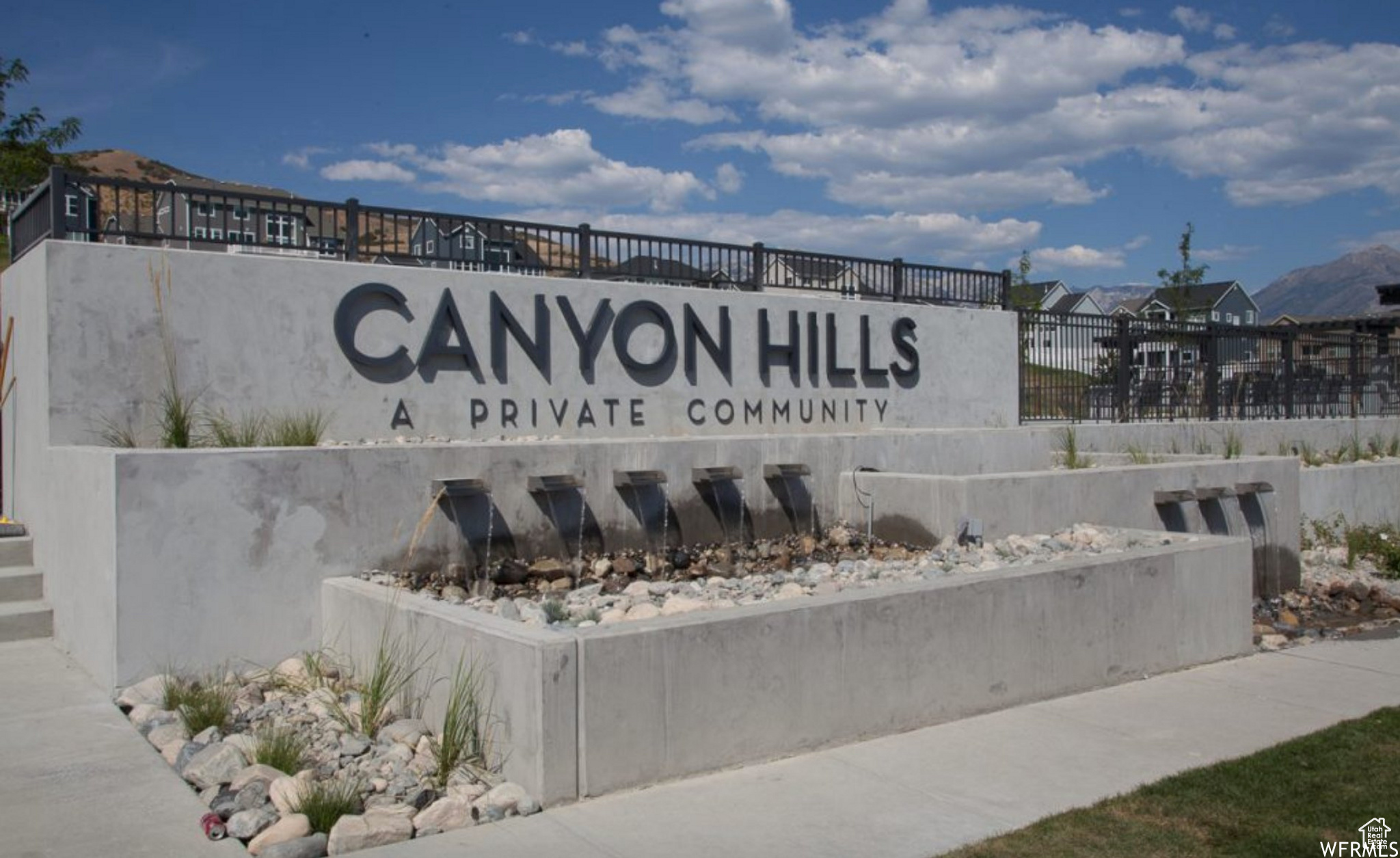 Community sign featuring a mountain view