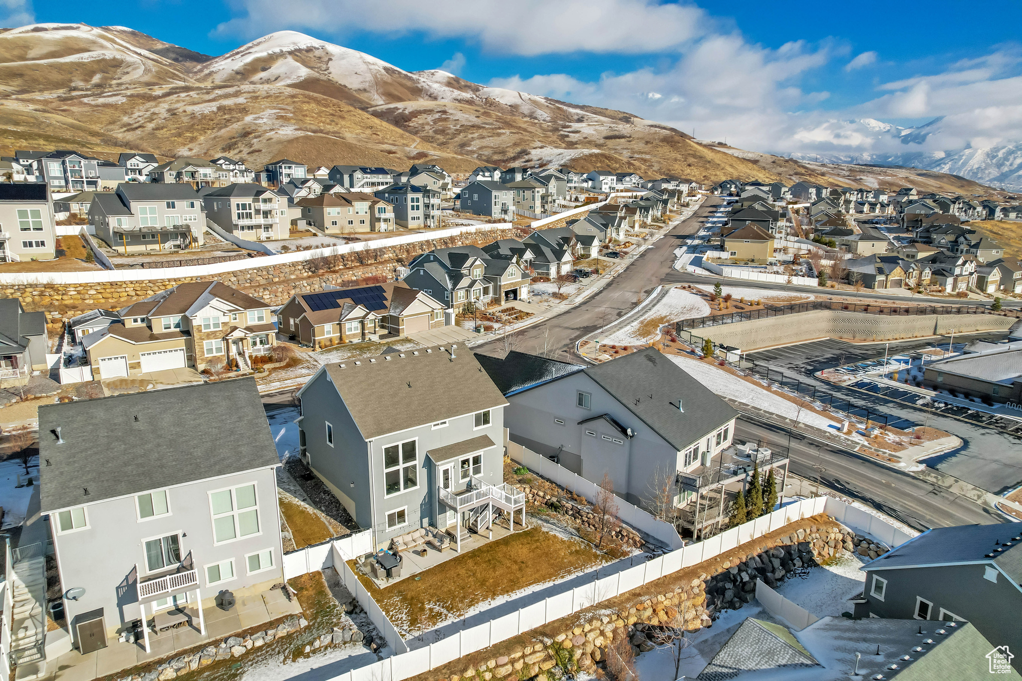 Snowy aerial view featuring a mountain view