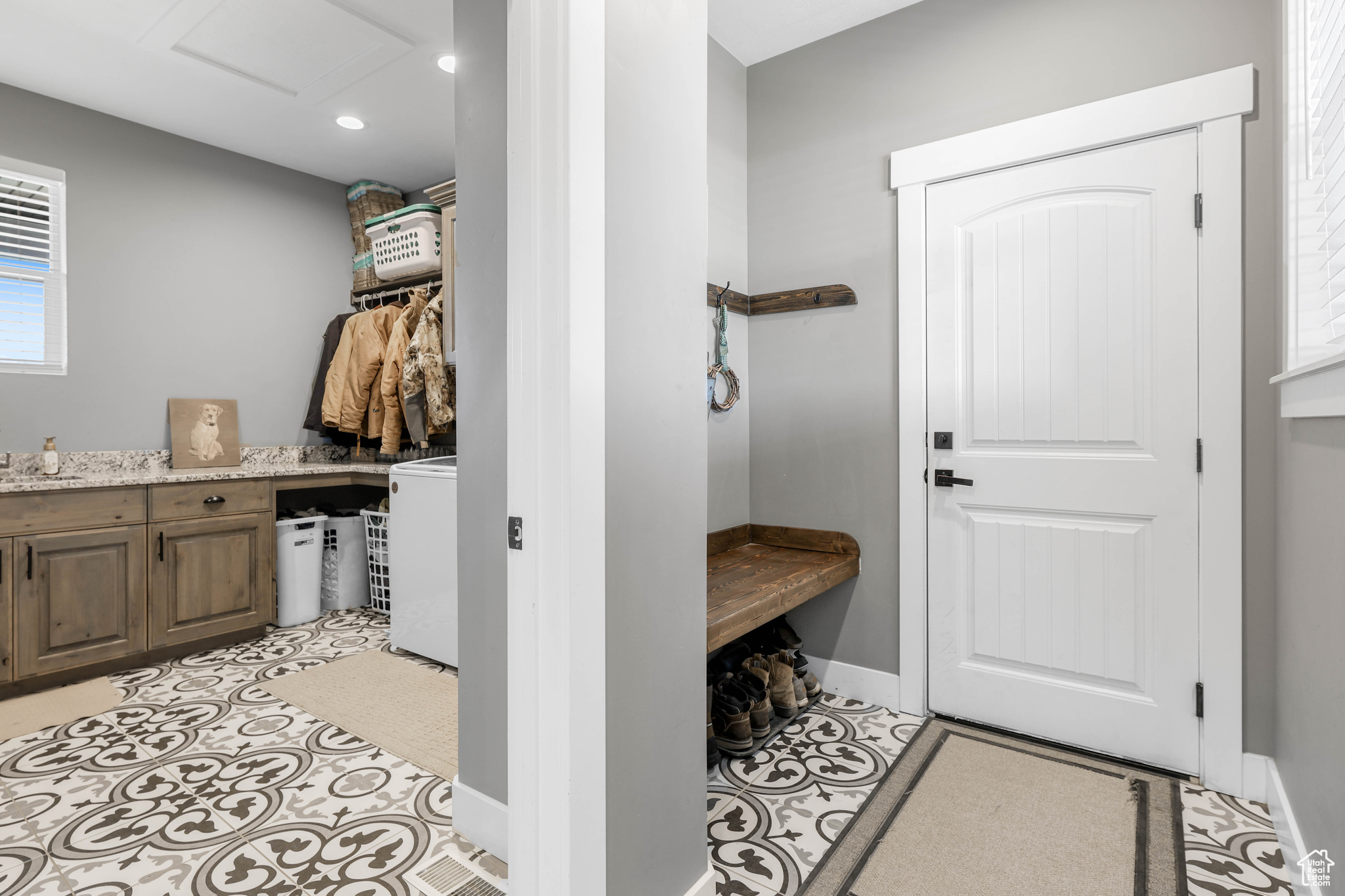 Mudroom with sink and light tile patterned flooring