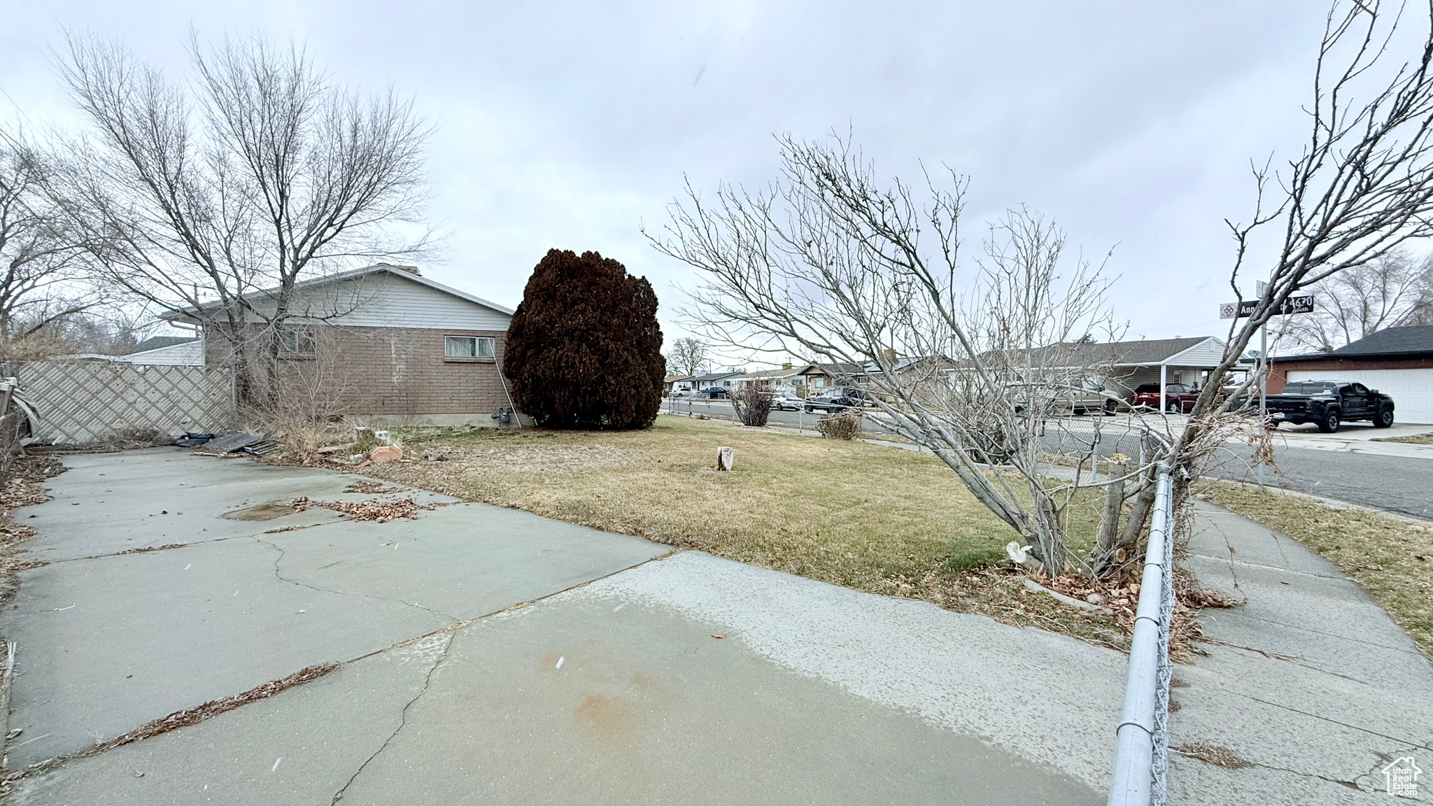 RV Pad off separate approach on East side.