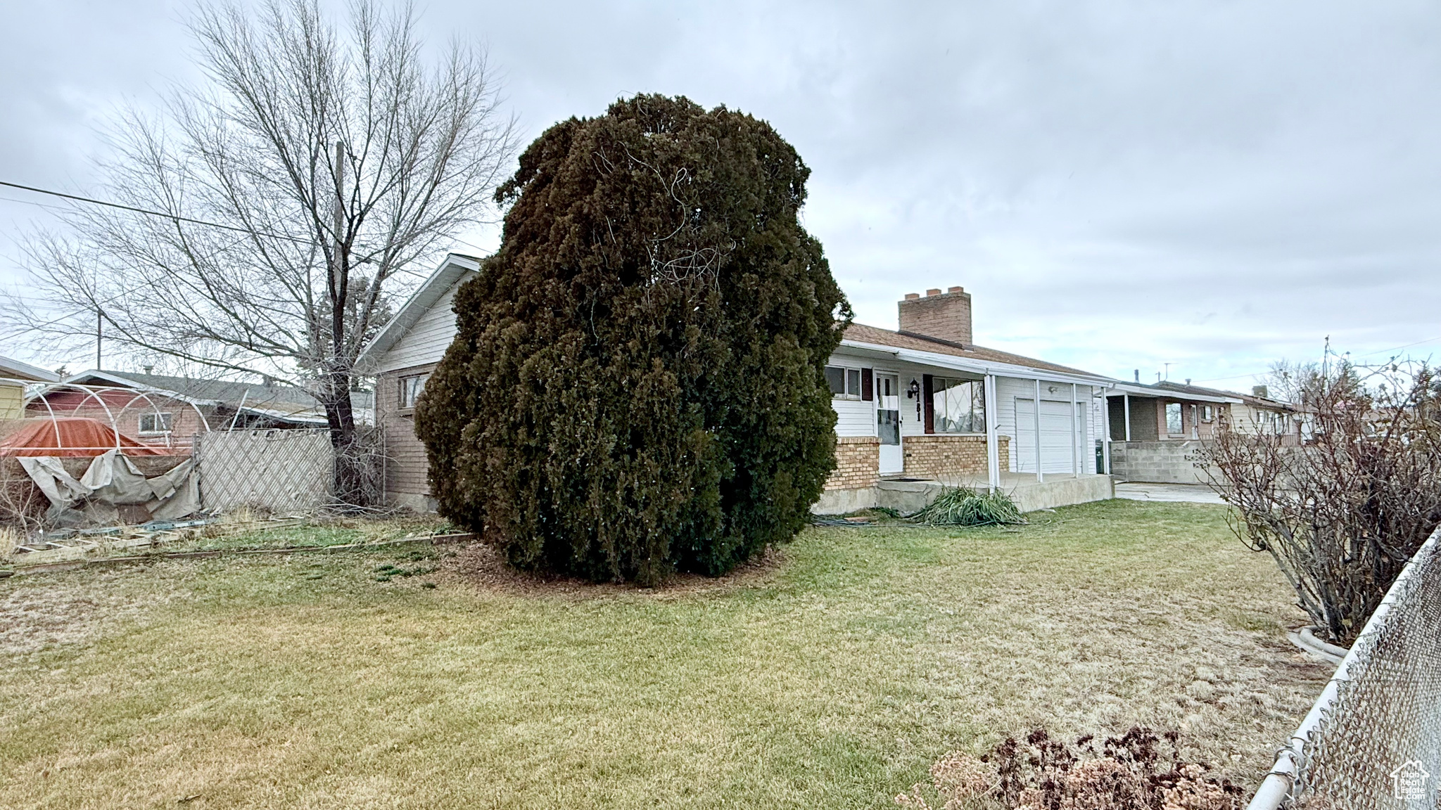 Large corner lot with 2nd approach for RV pad