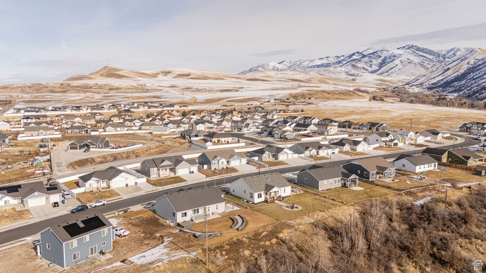 Birds eye view of property featuring a mountain view