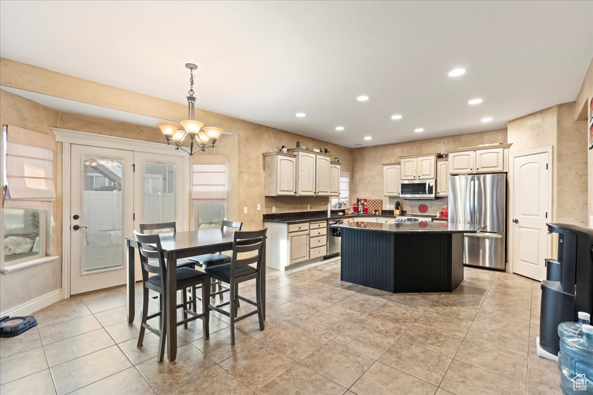 Kitchen and dining area in great room. New Appliances