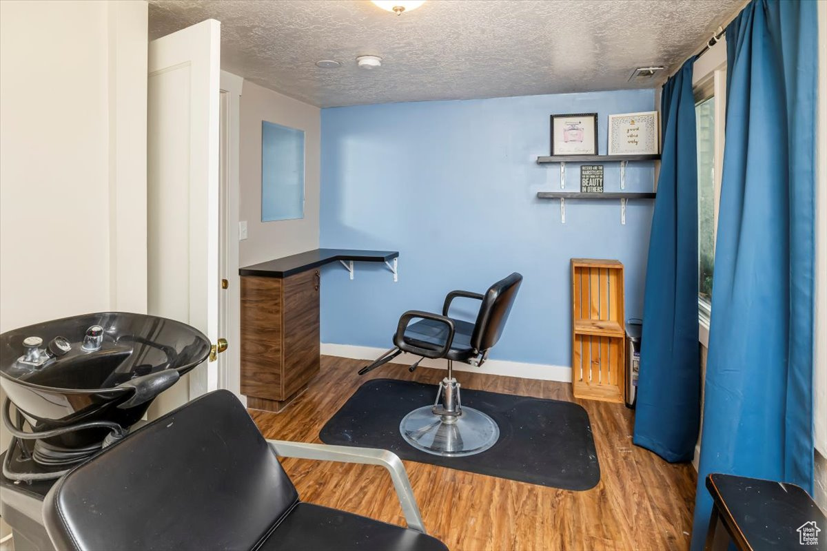 Fully functioning beautiful salon.