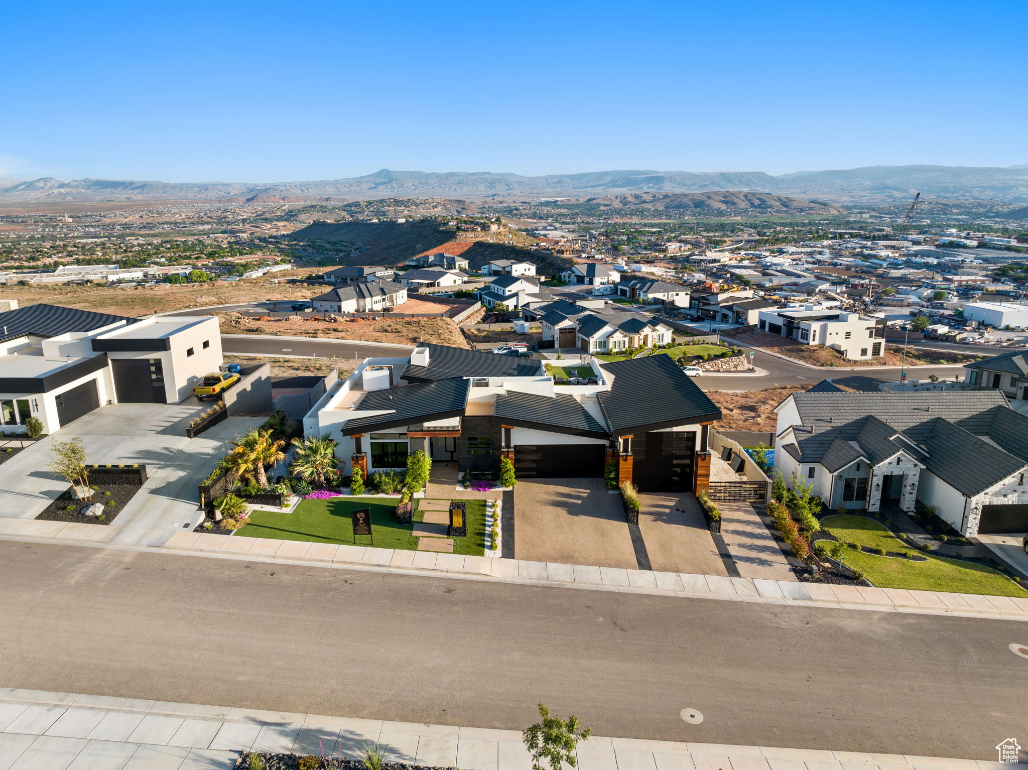 Bird's eye view with a mountain view