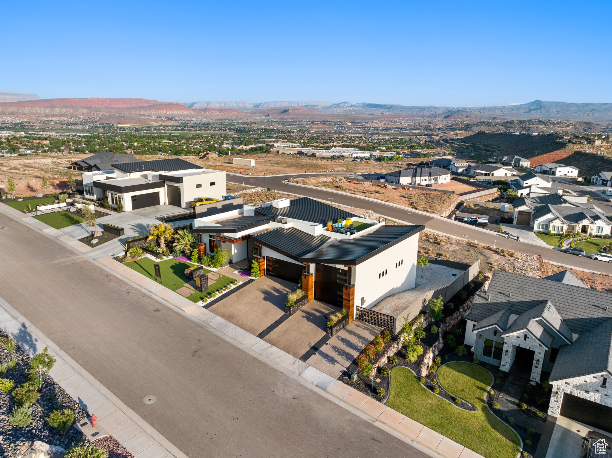 Bird's eye view featuring a mountain view