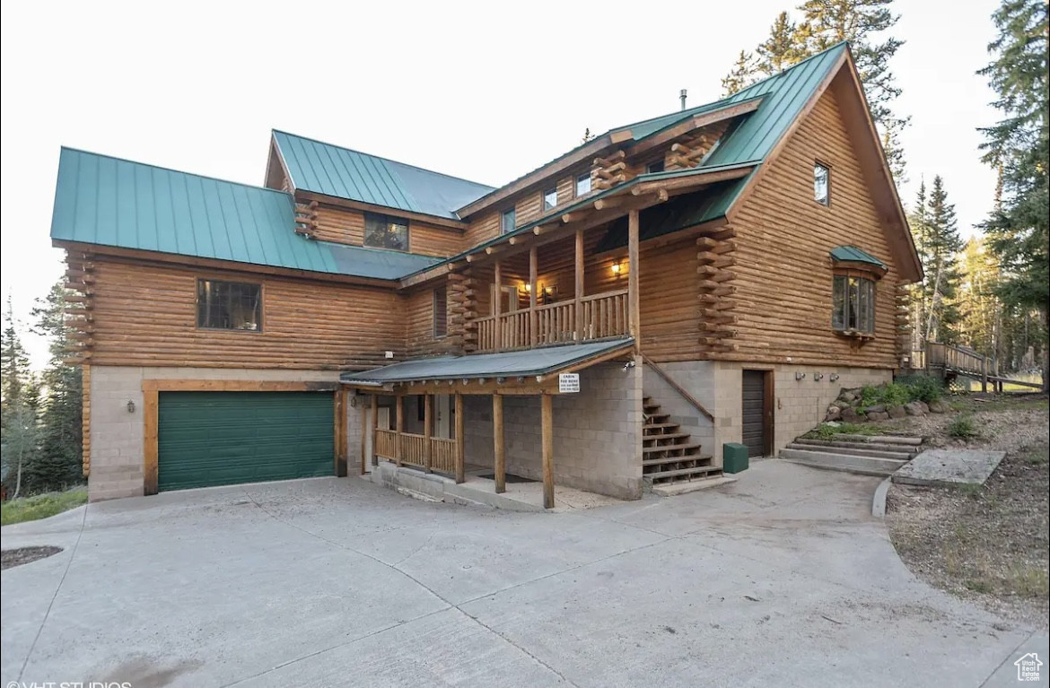 Log-style house featuring a garage