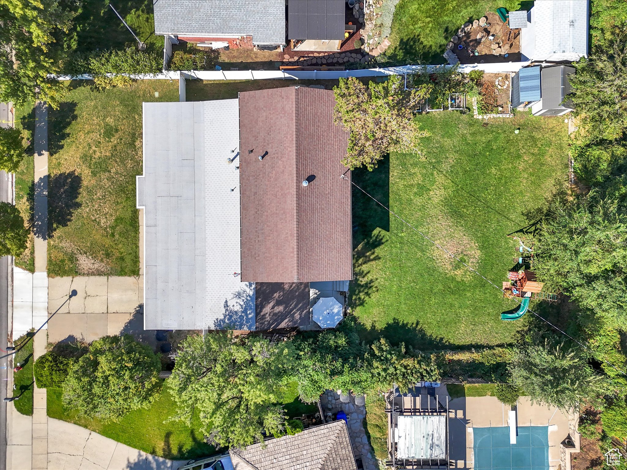 Birds eye view of property