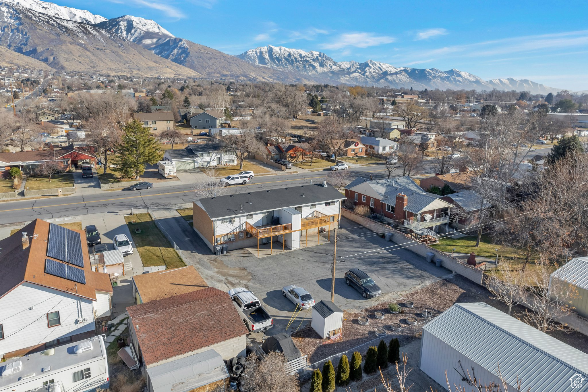 Birds eye view of property featuring a mountain view