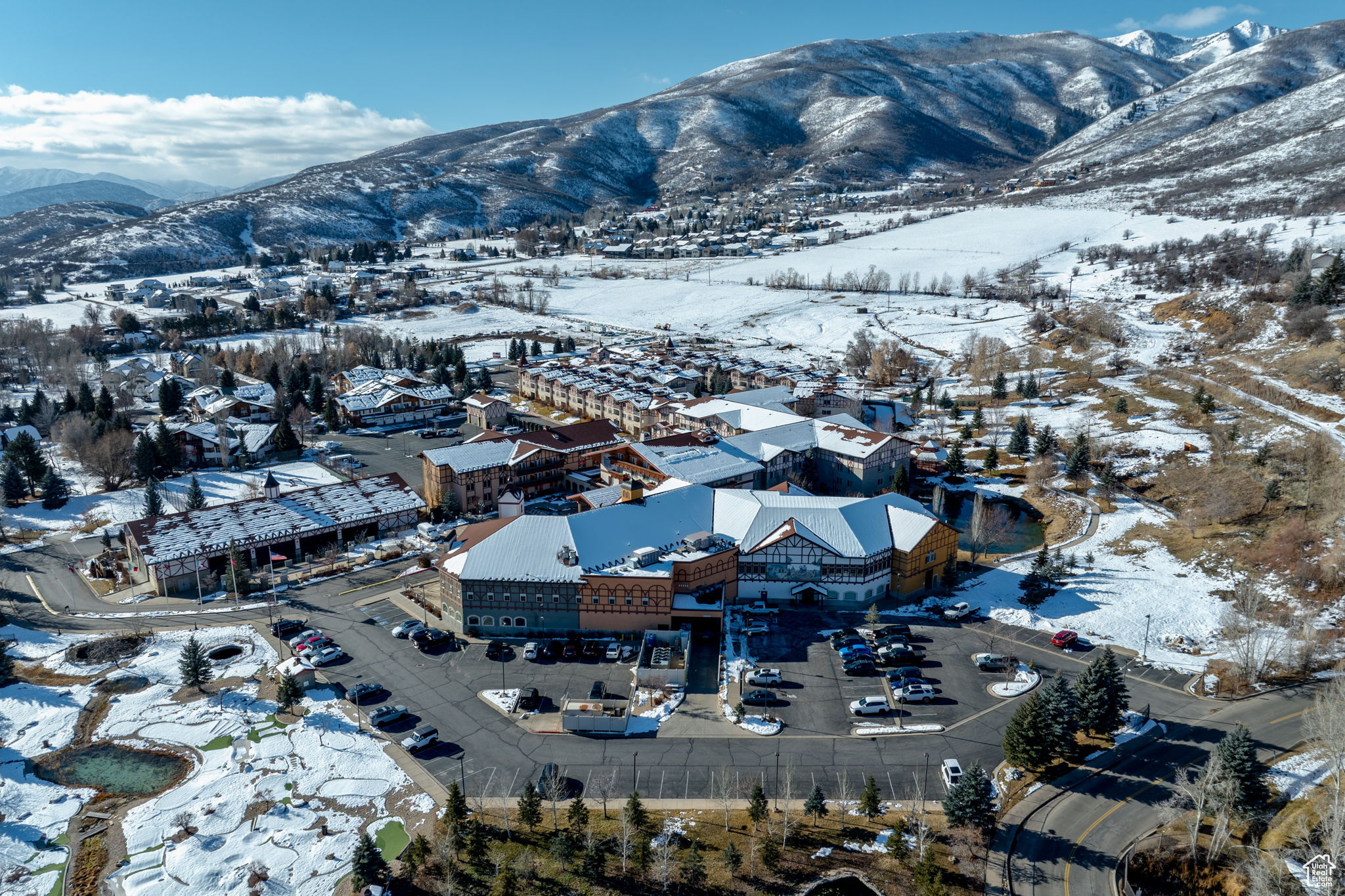 Snowy aerial view with a mountain view