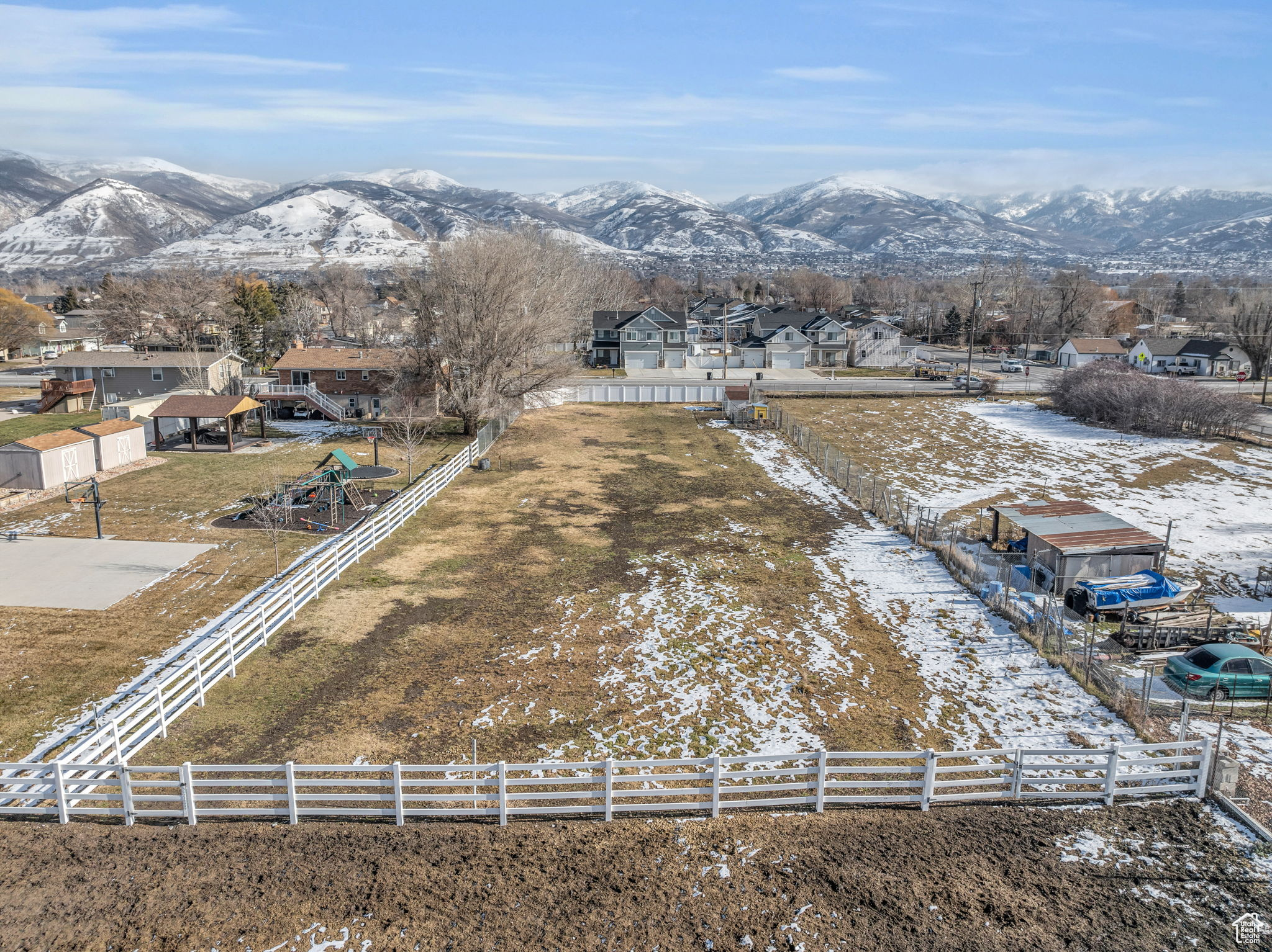 Snowy aerial view with a mountain view