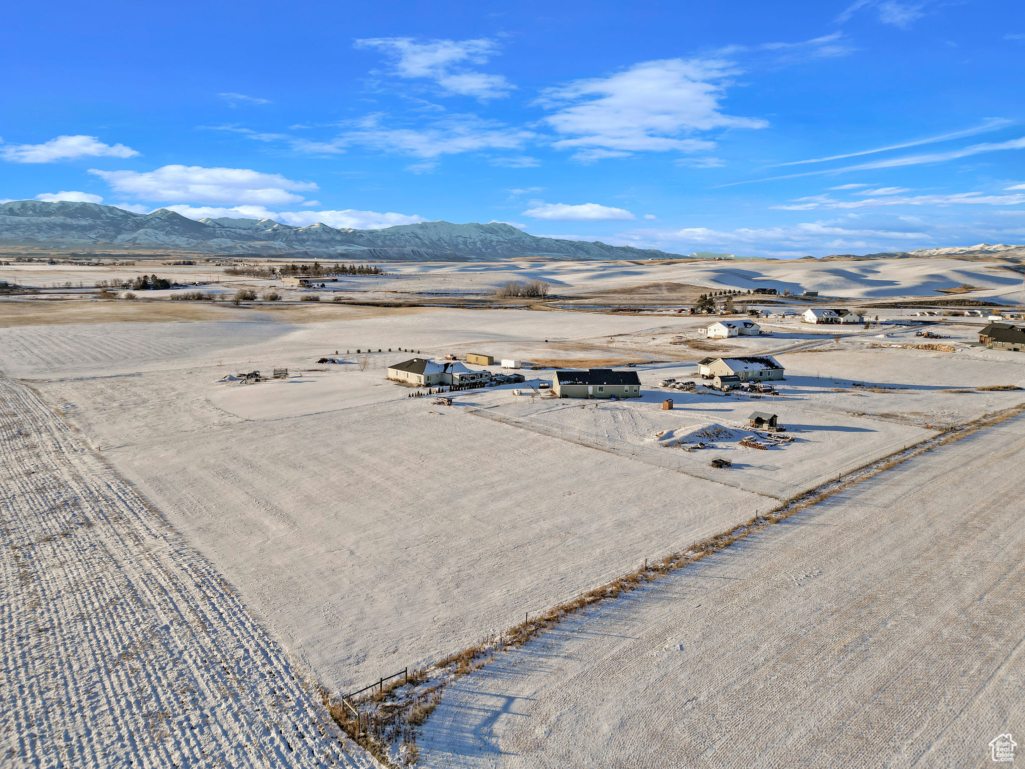 Drone / aerial view featuring a mountain view