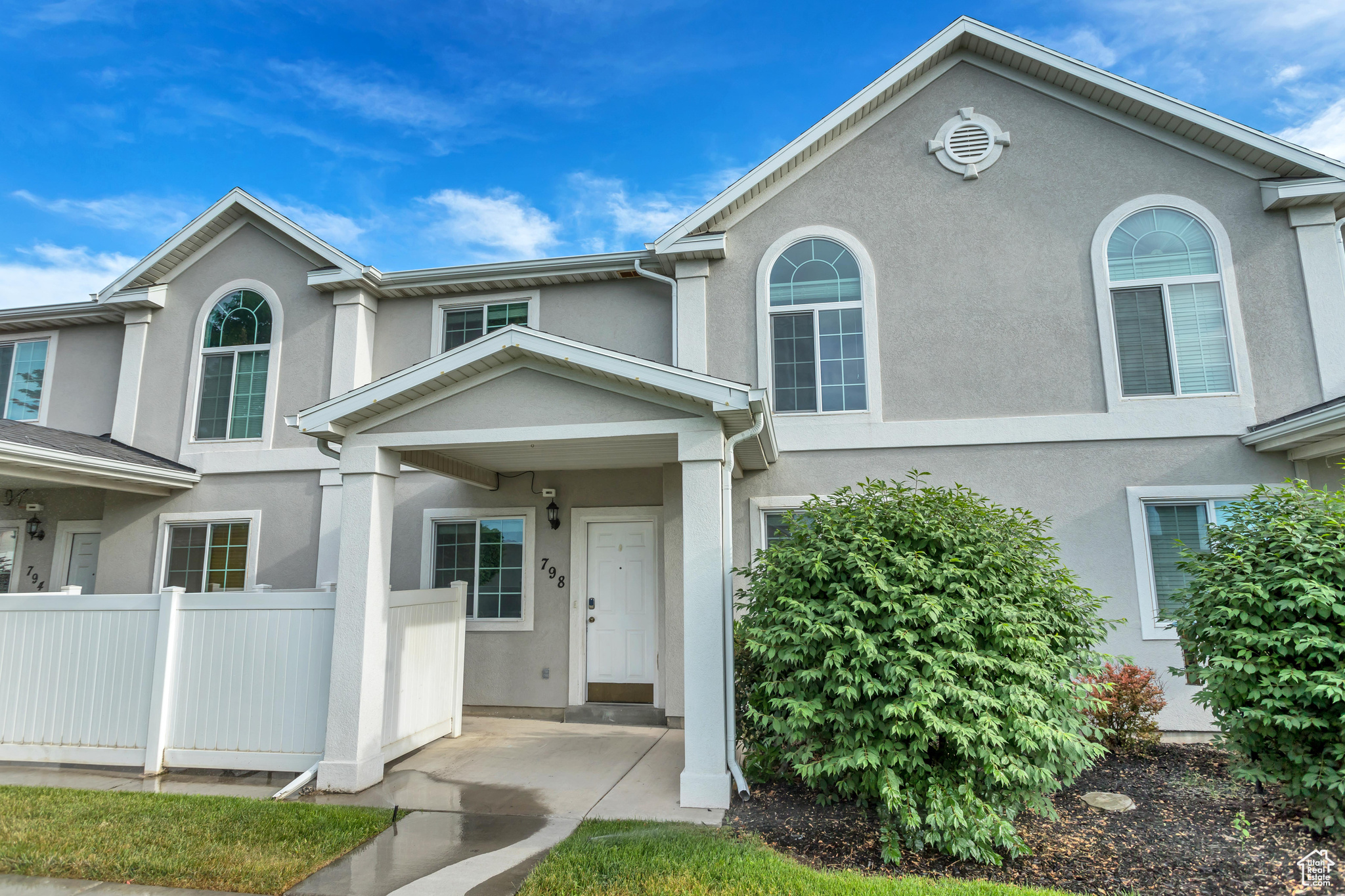 Front View of townhome / multi-family property