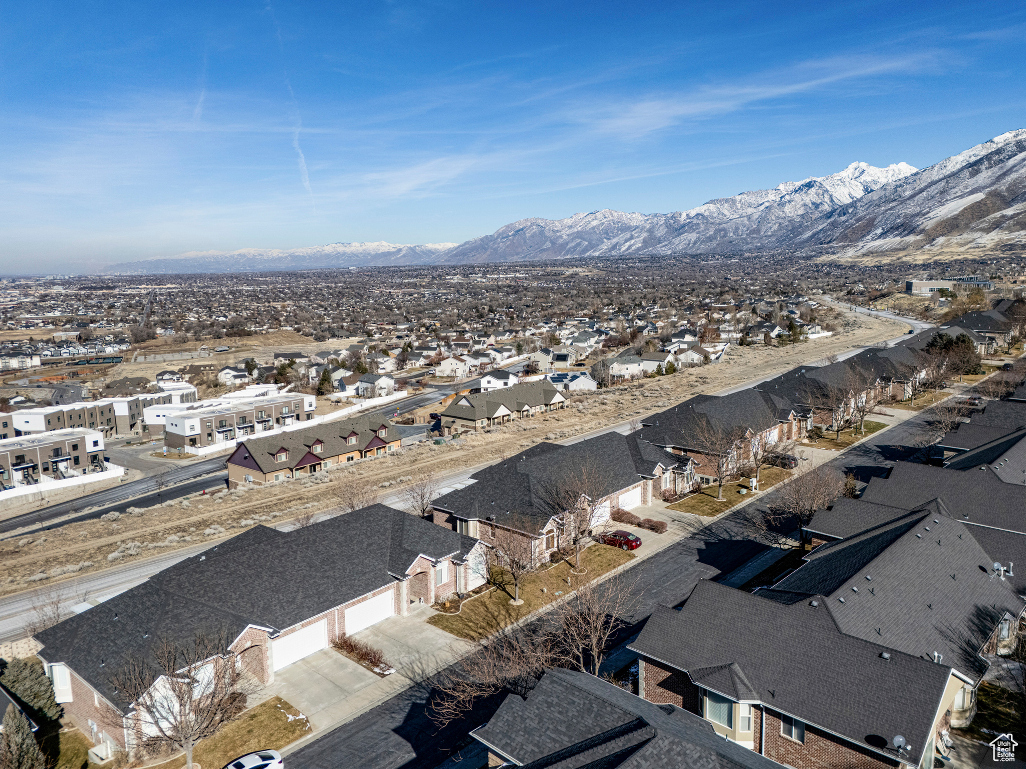 Drone / aerial view featuring a mountain view