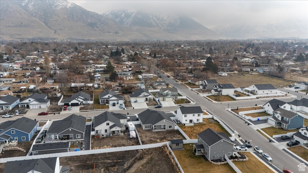 Bird's eye view with a mountain view