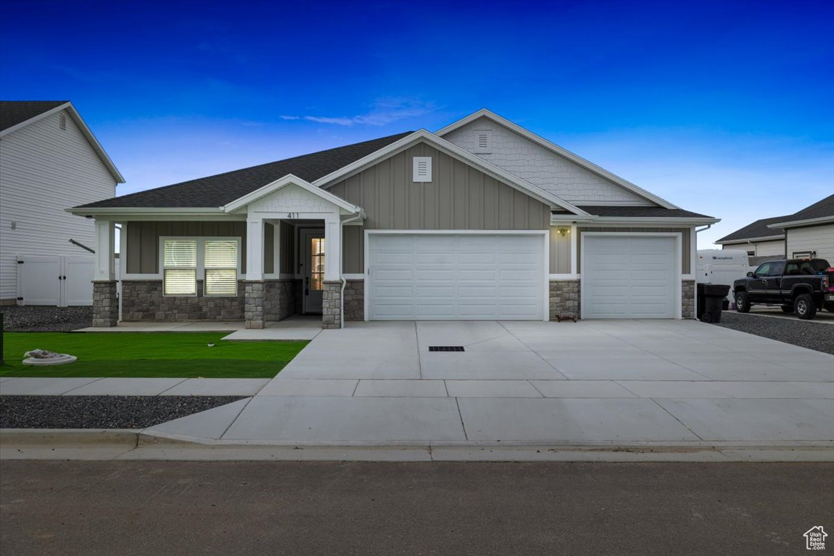 Craftsman inspired home with a front lawn and a garage