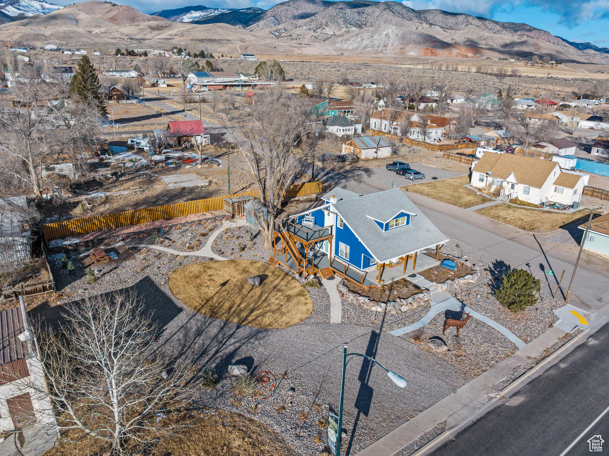 Drone / aerial view featuring a mountain view