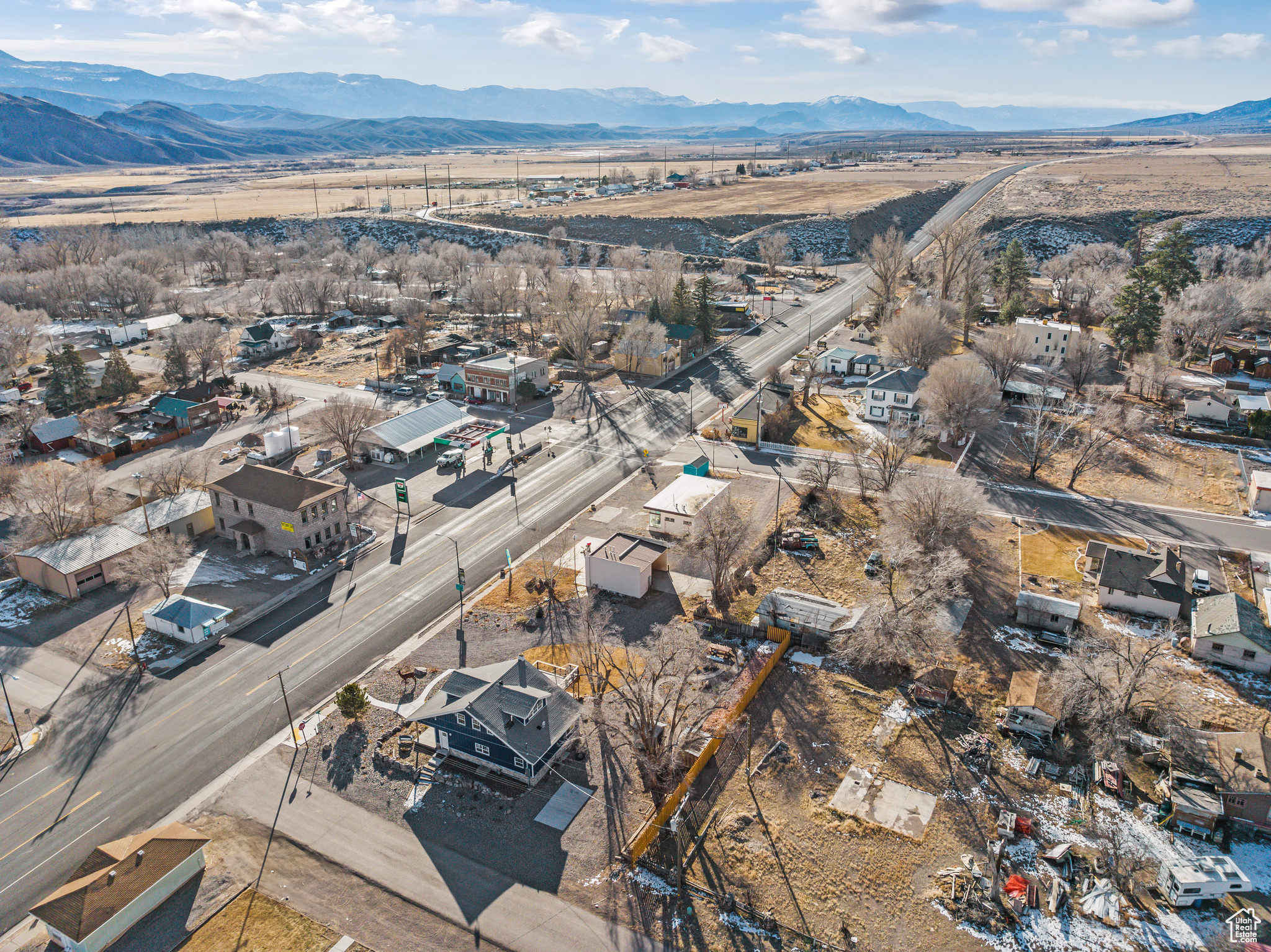 Bird's eye view featuring a mountain view