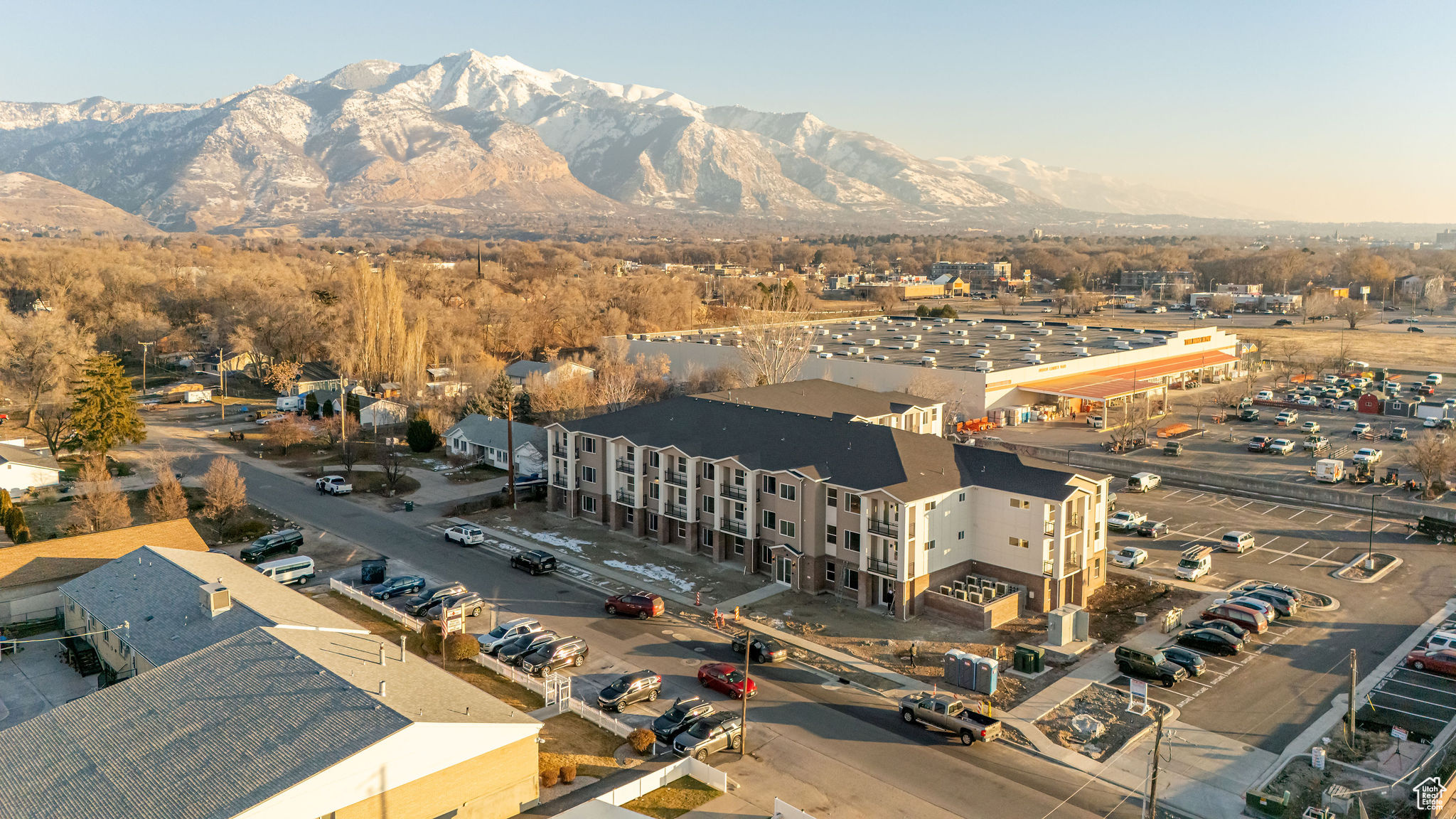 Bird's eye view with a mountain view