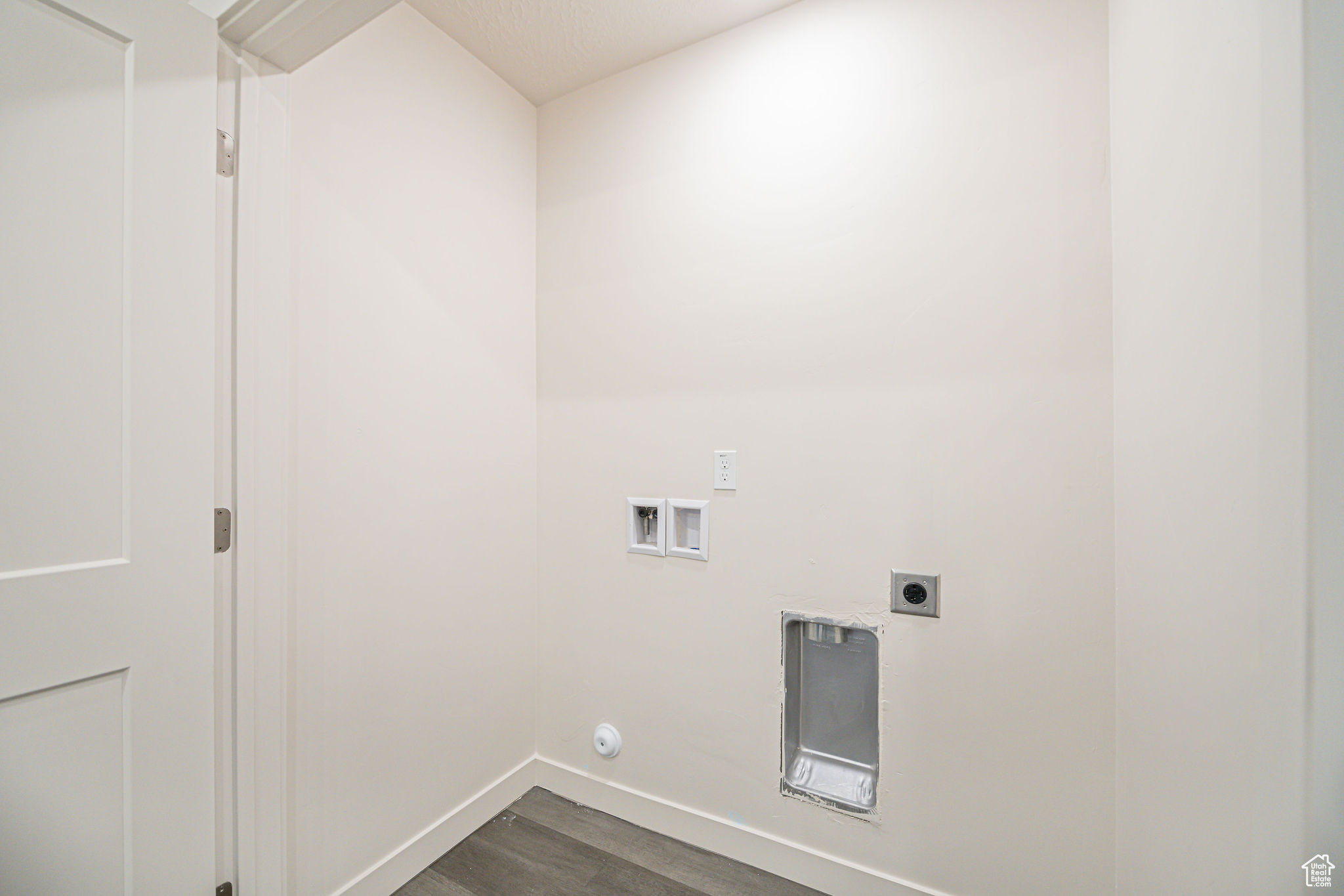 Clothes washing area with gas dryer hookup, hardwood / wood-style flooring, hookup for a washing machine, and electric dryer hookup