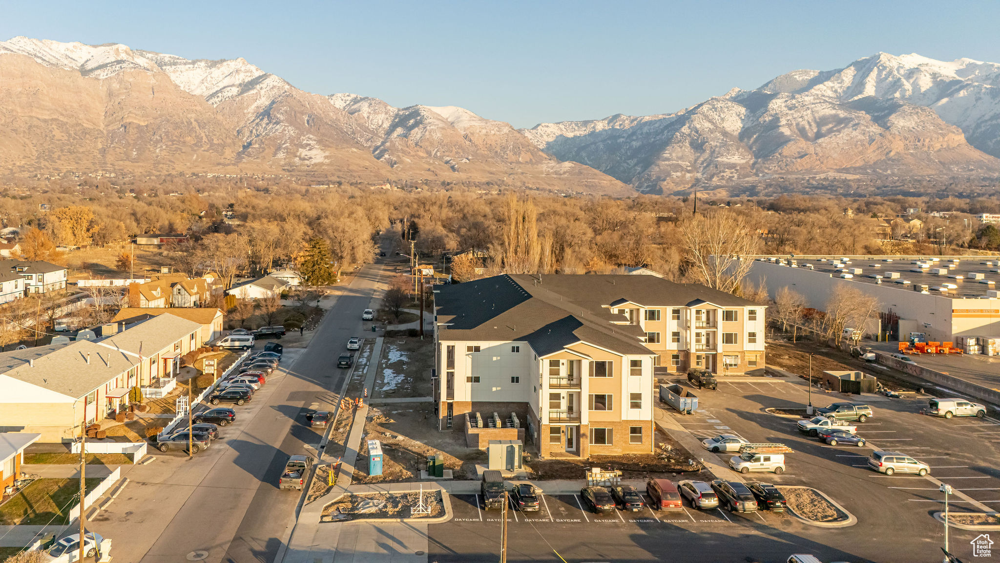 Bird's eye view with a mountain view