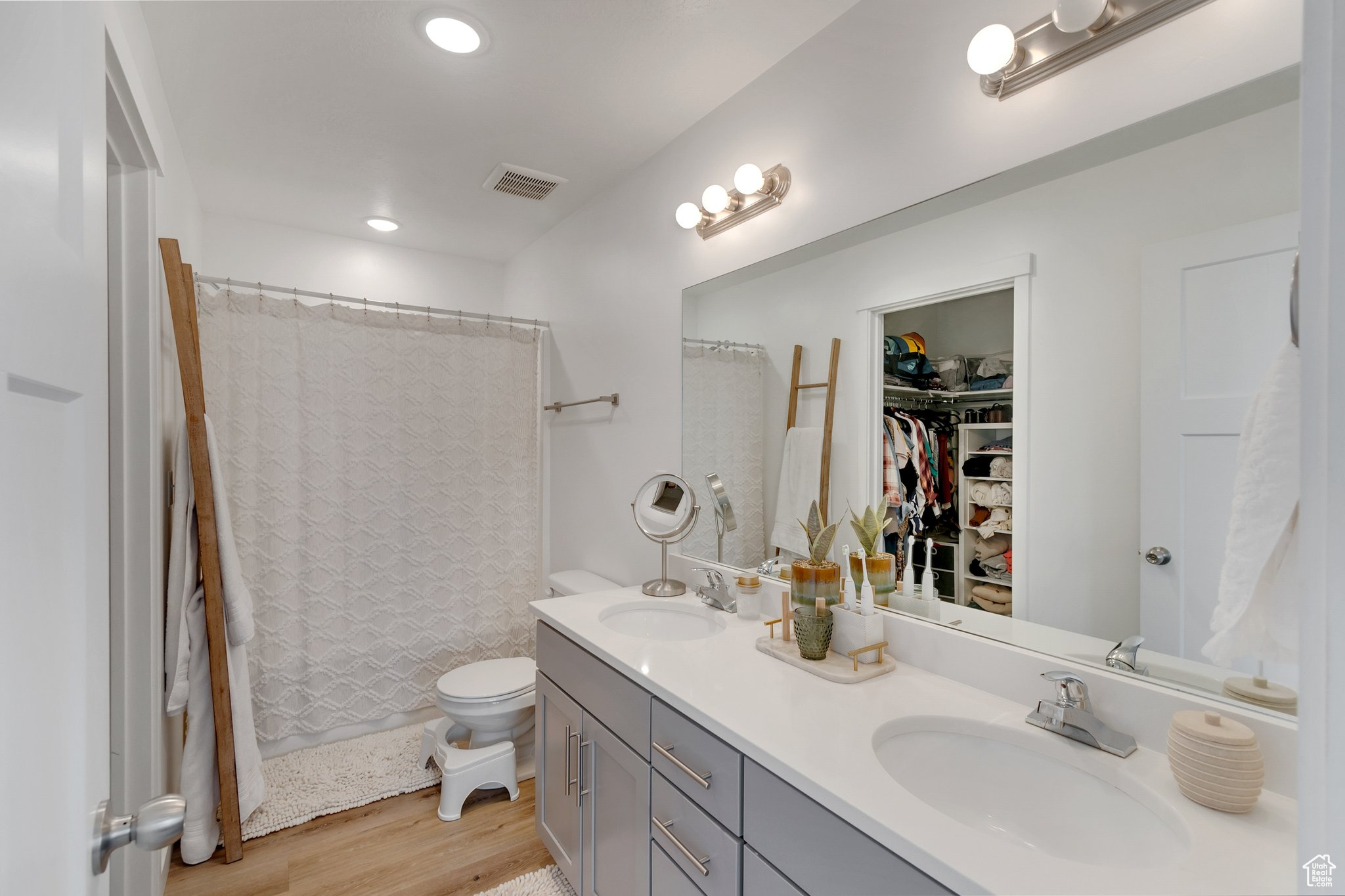 Primary Bedroom bathroom