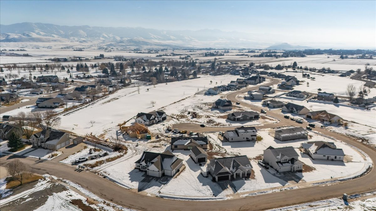 Snowy aerial view with a mountain view