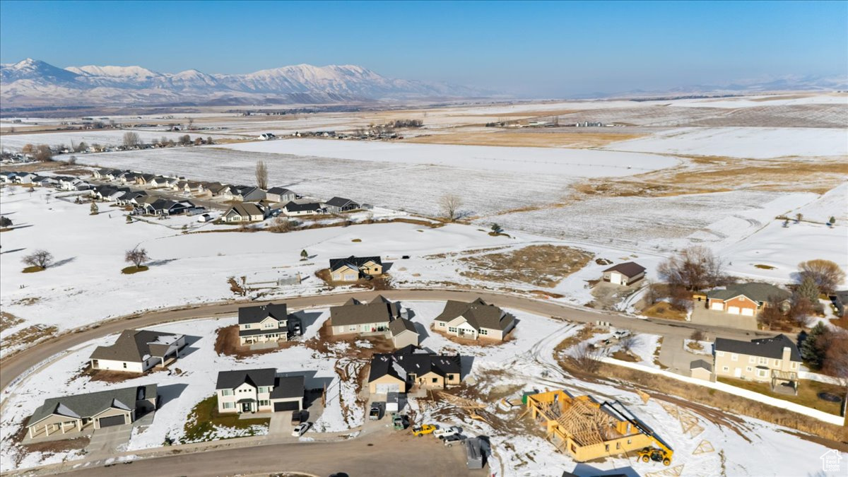 Snowy aerial view featuring a mountain view