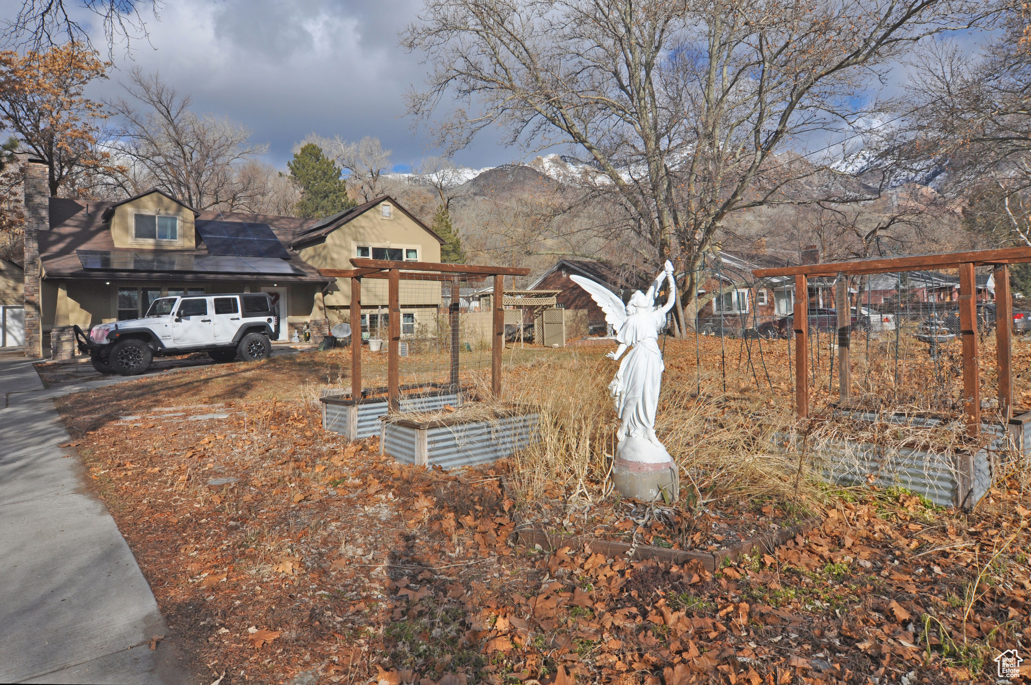 View of yard with a mountain view