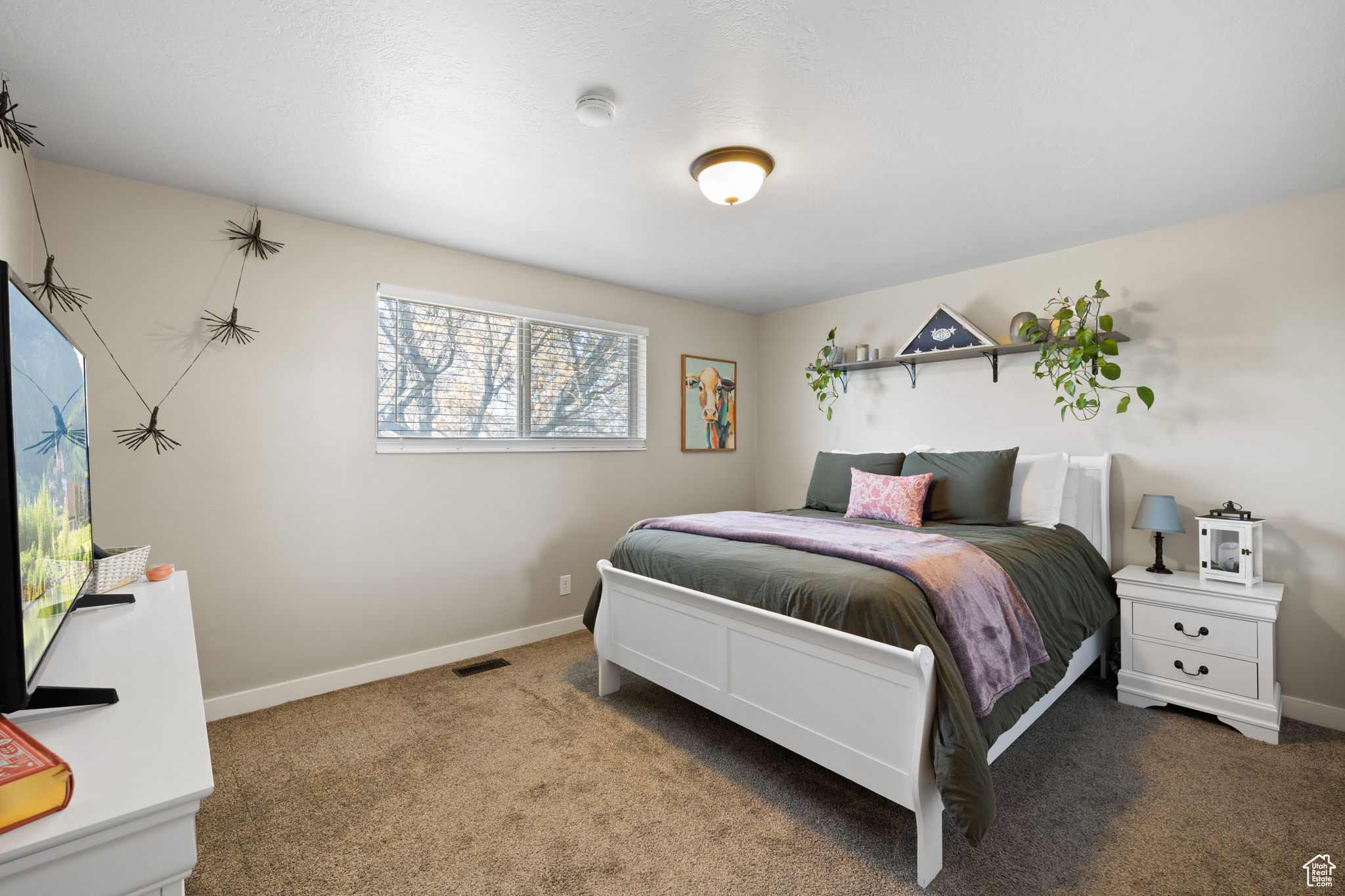 Bedroom with carpet