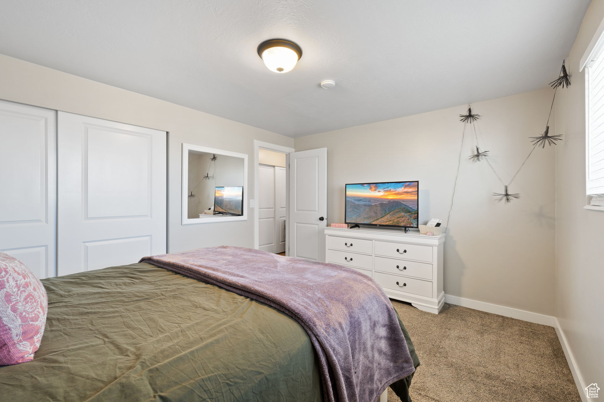 Bedroom with carpet