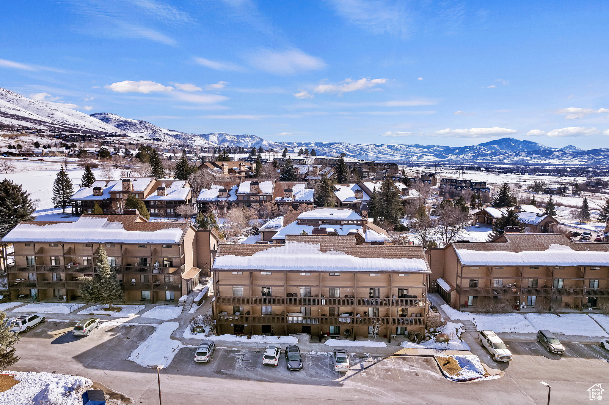 Snowy aerial view featuring a mountain view