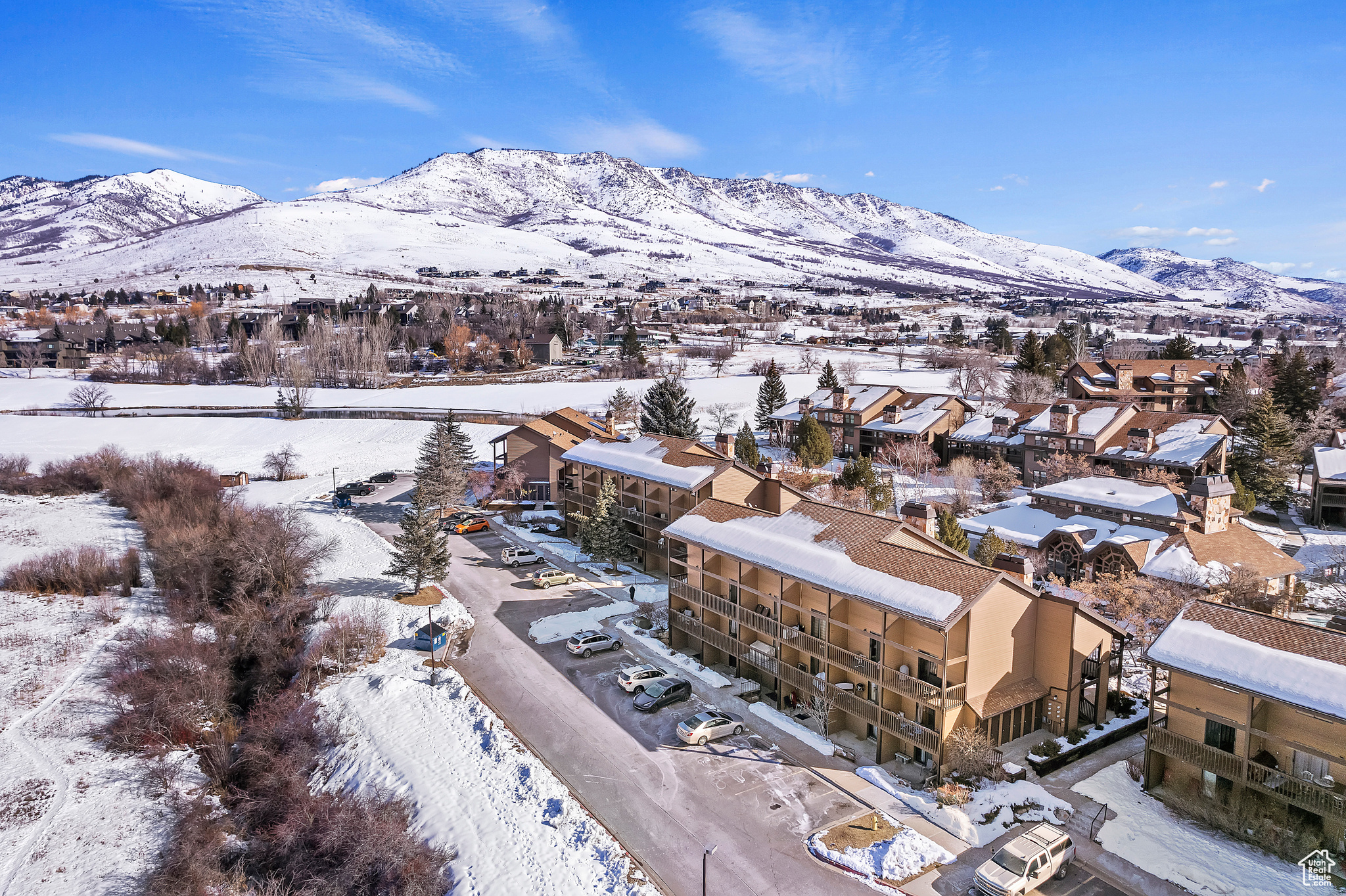 Snowy aerial view with a mountain view