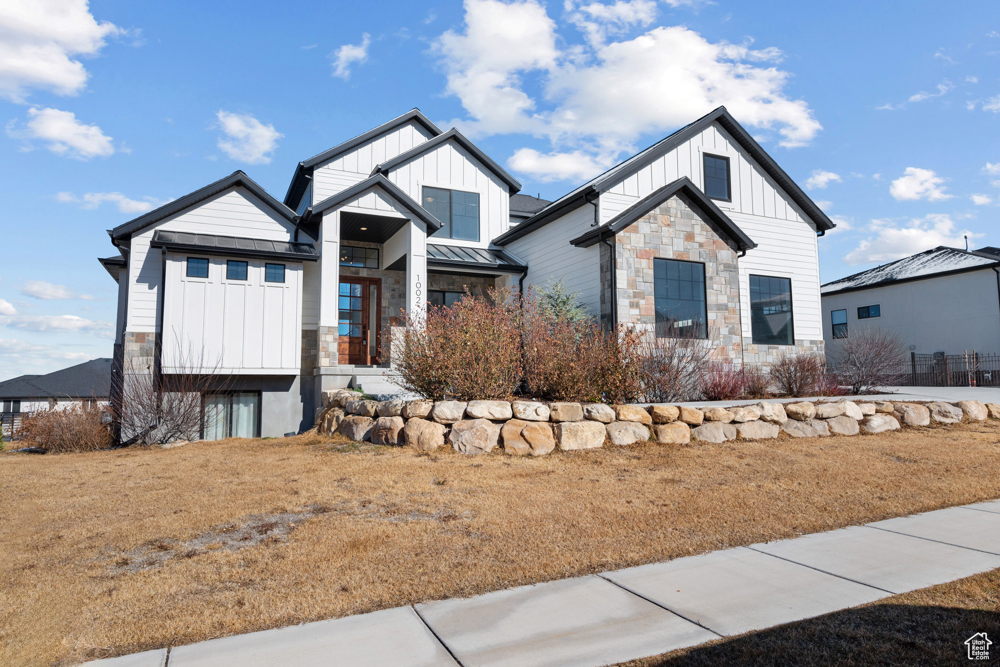 View of front of property featuring a front lawn