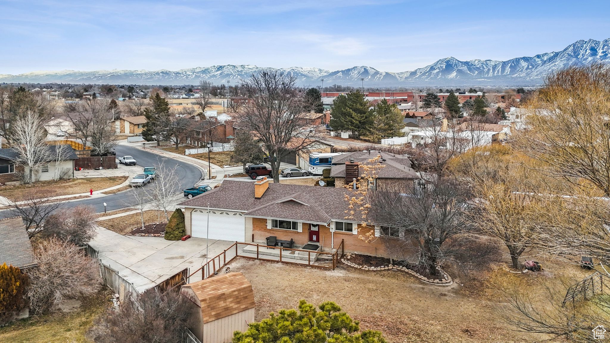 Drone / aerial view featuring a mountain view