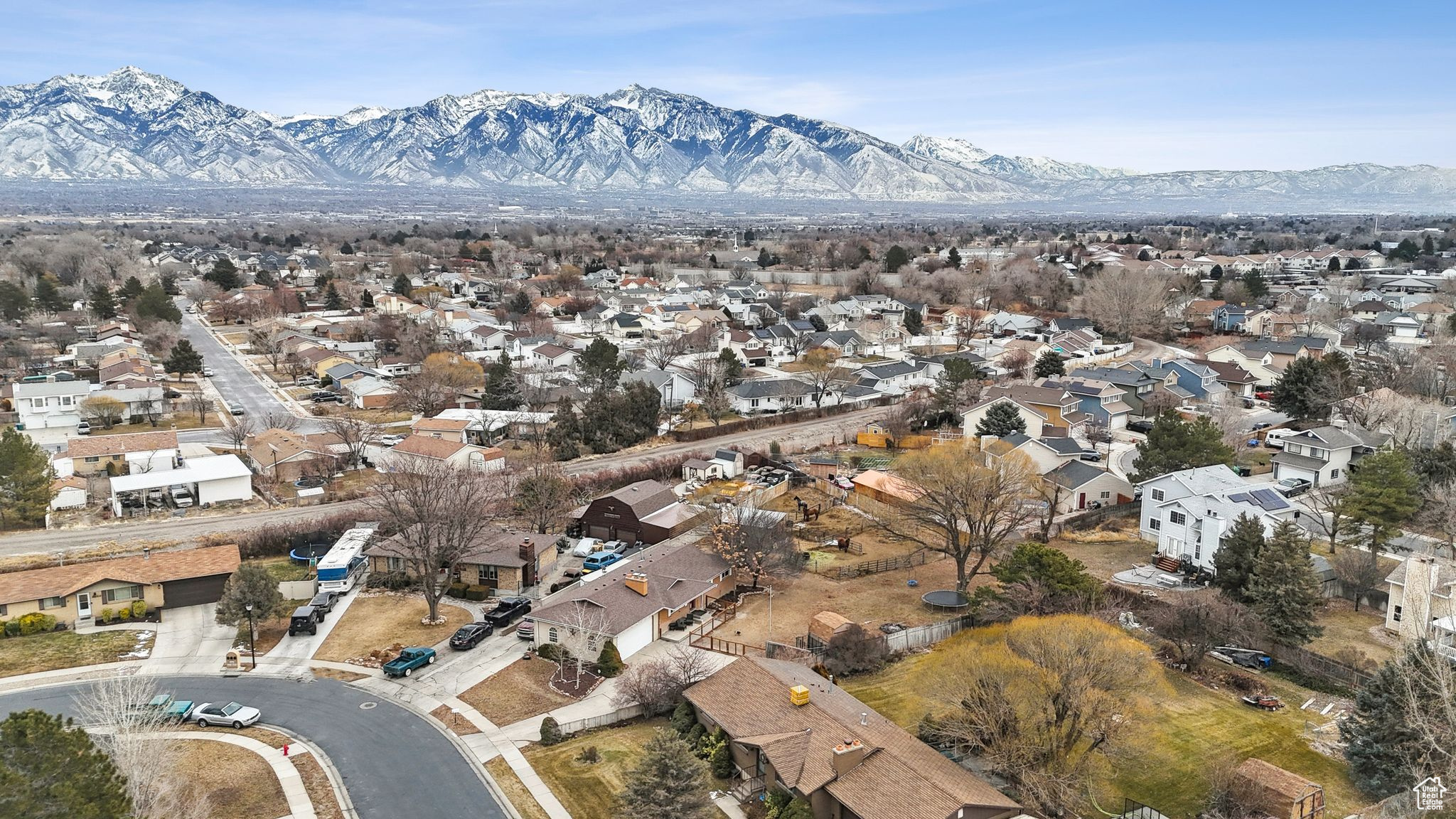 Bird's eye view with a mountain view