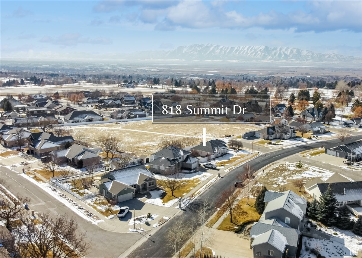 Drone / aerial view featuring a mountain view