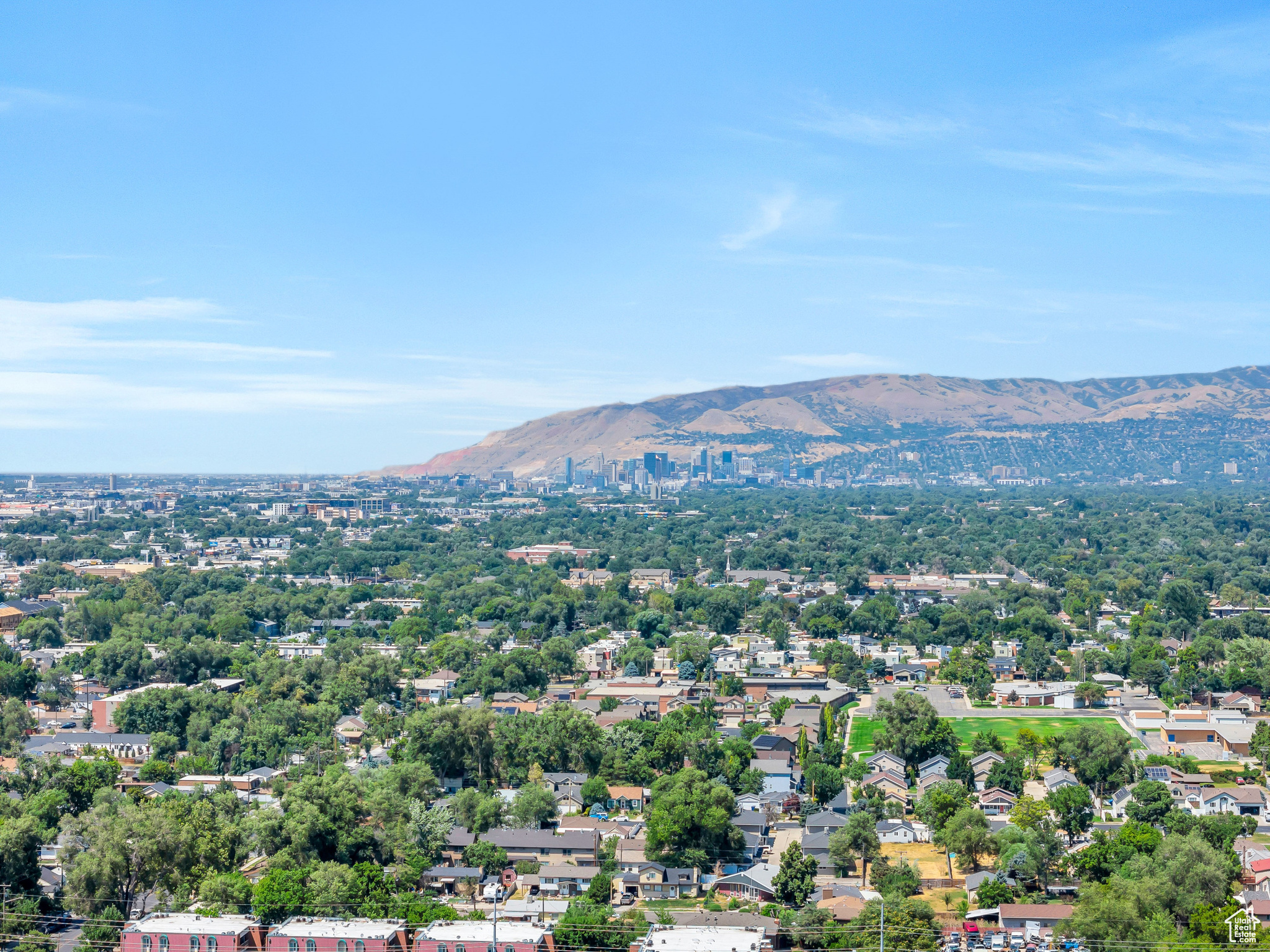 Drone / aerial view featuring a mountain view