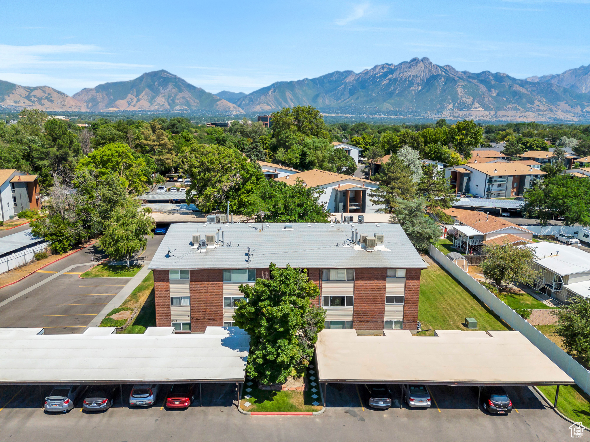 Drone / aerial view featuring a mountain view