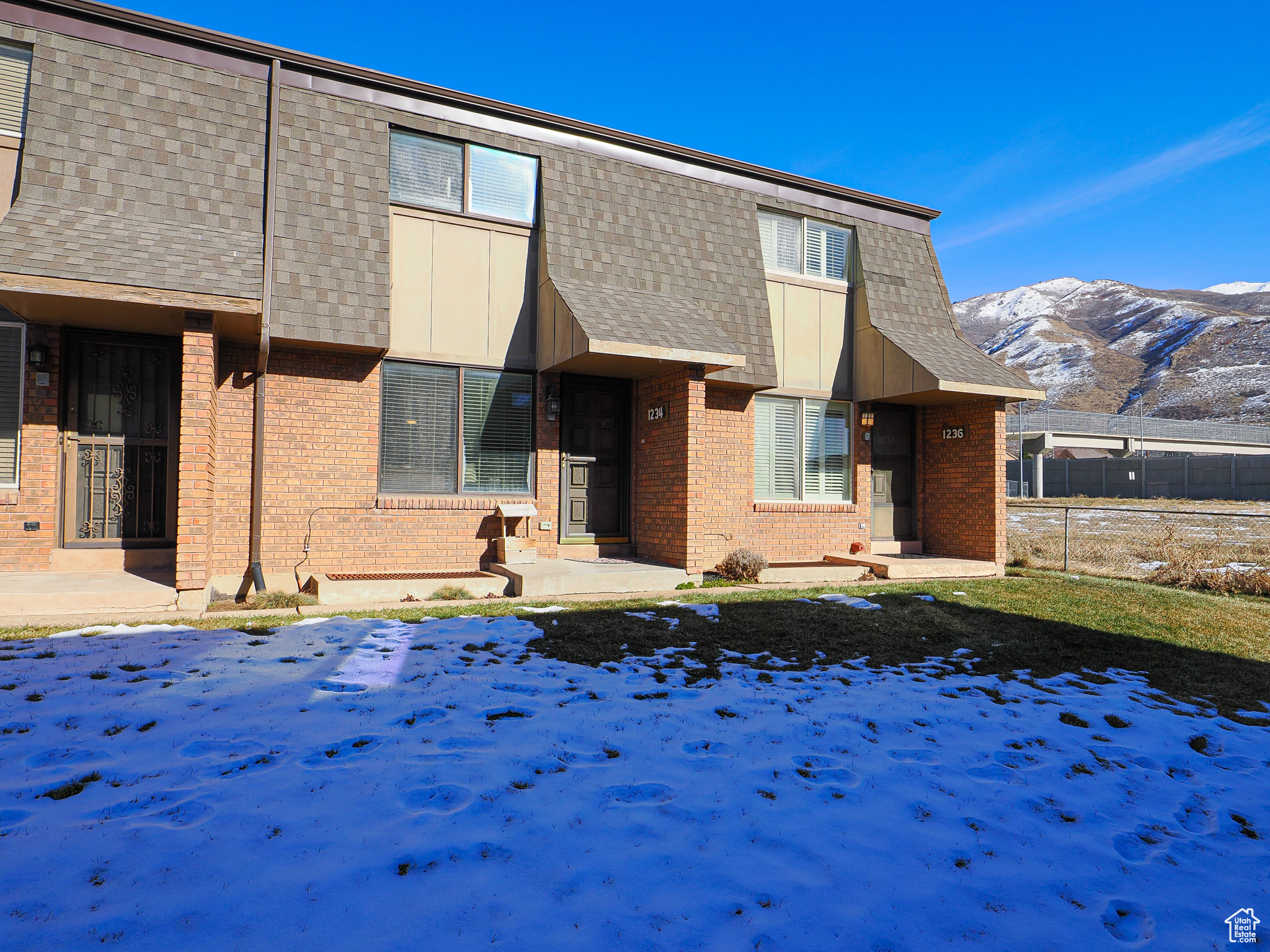 View of front facade featuring a mountain view