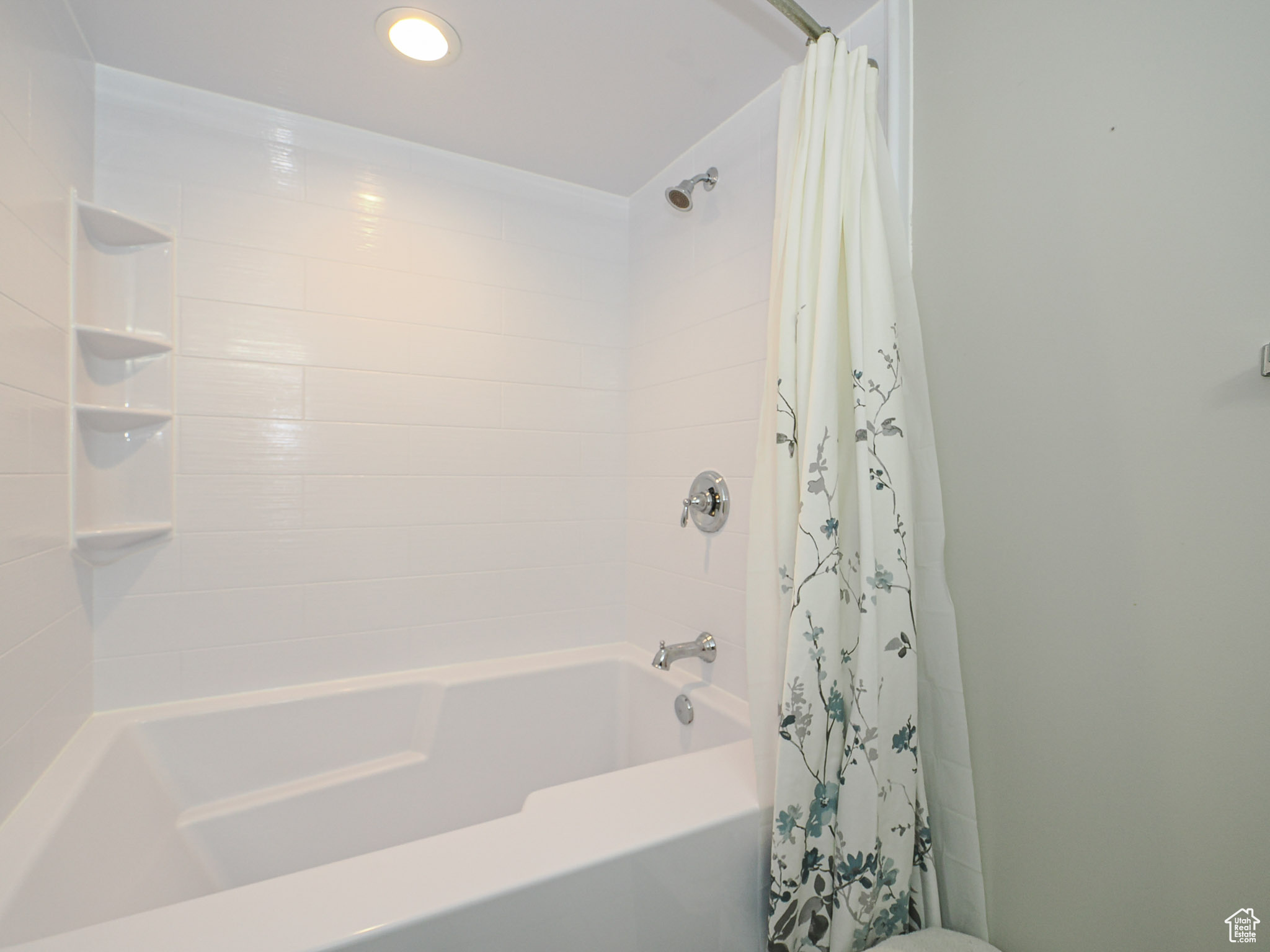 Bathroom with shower / tub combo