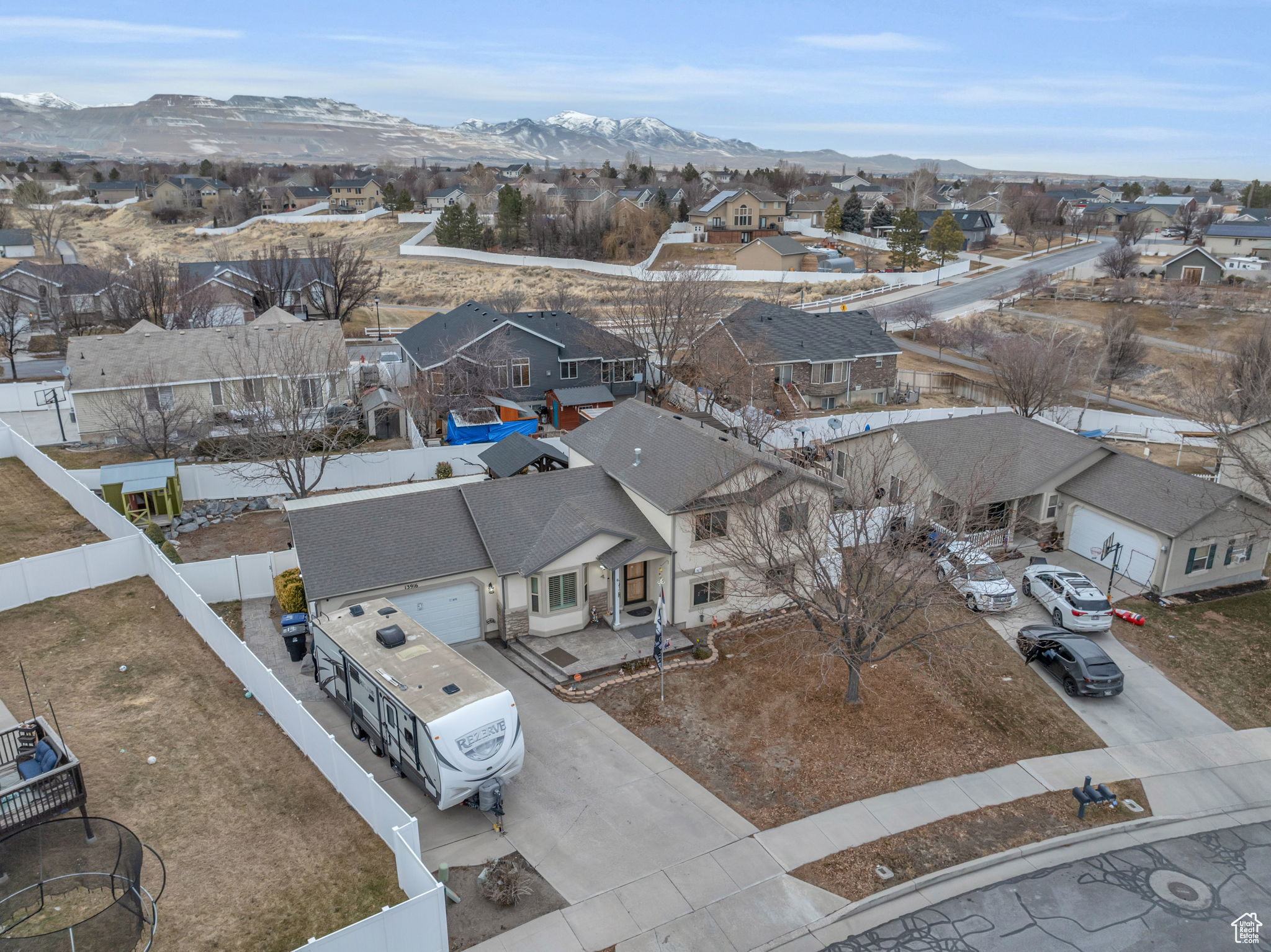 Bird's eye view with a mountain view