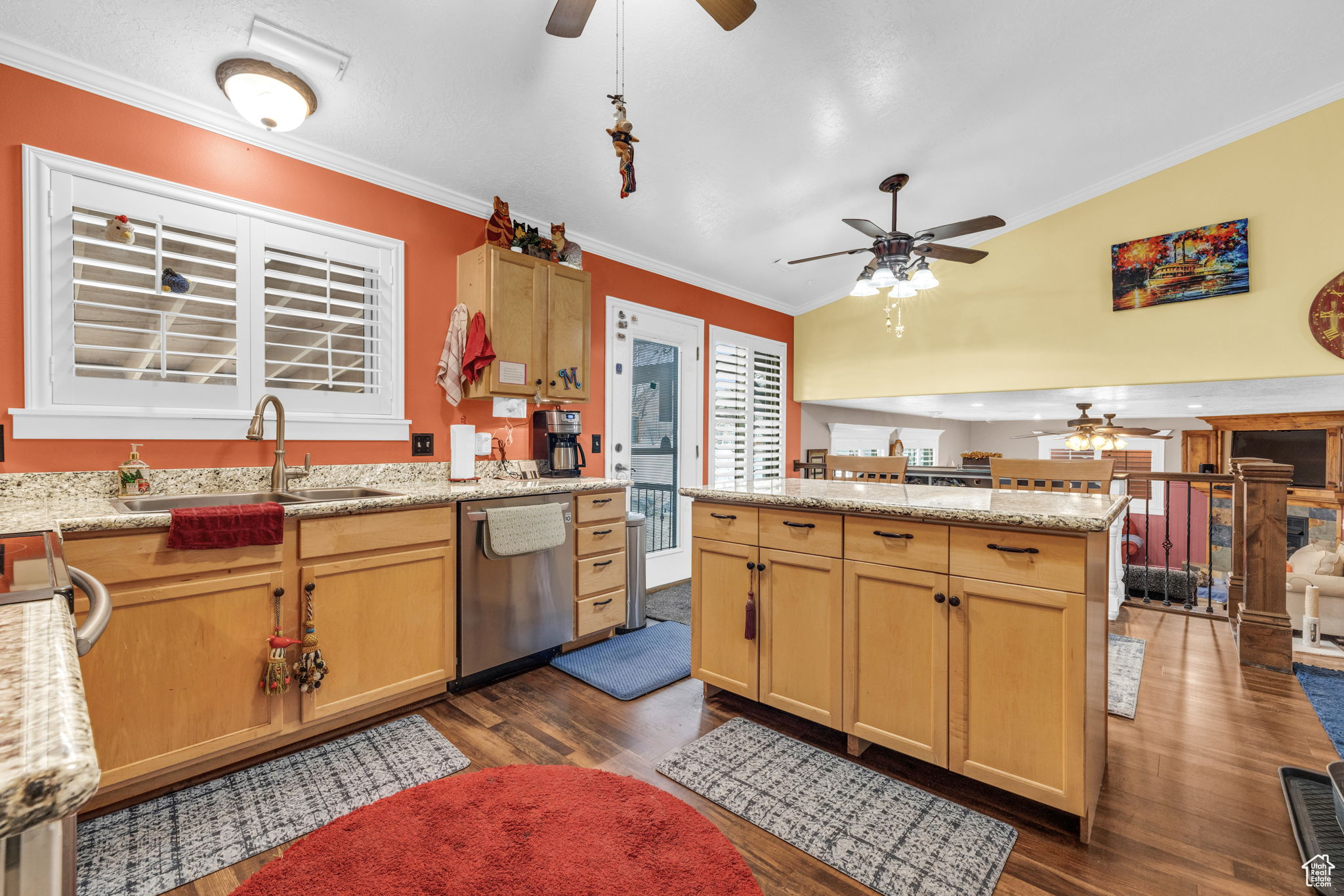 Kitchen featuring sink, crown molding, dark hardwood / wood-style floors, and dishwasher