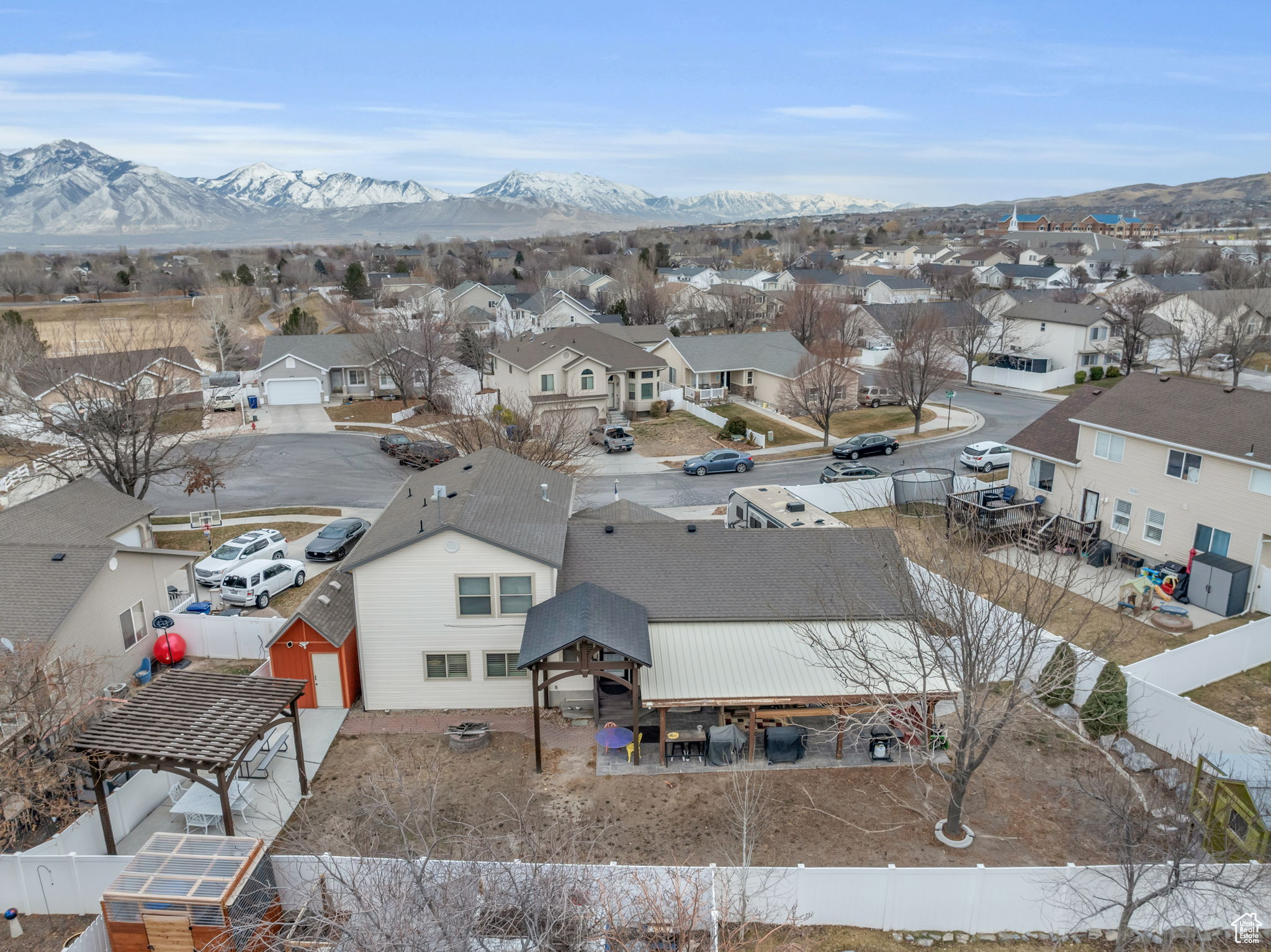 Aerial view with a mountain view