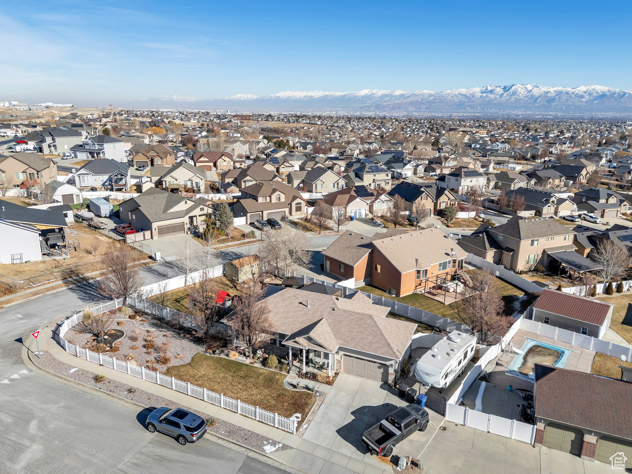 Bird's eye view featuring a mountain view