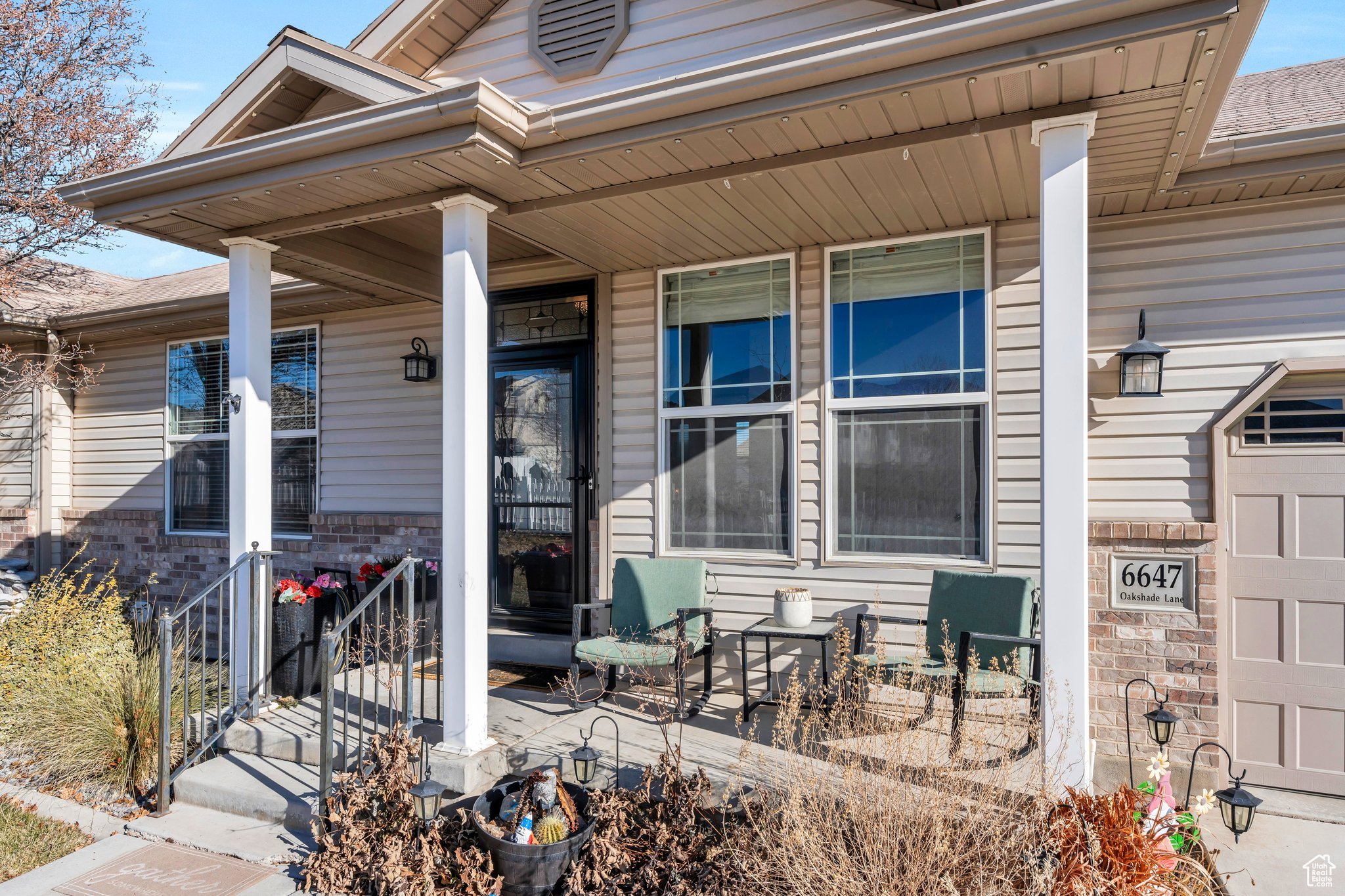 Property entrance featuring a porch