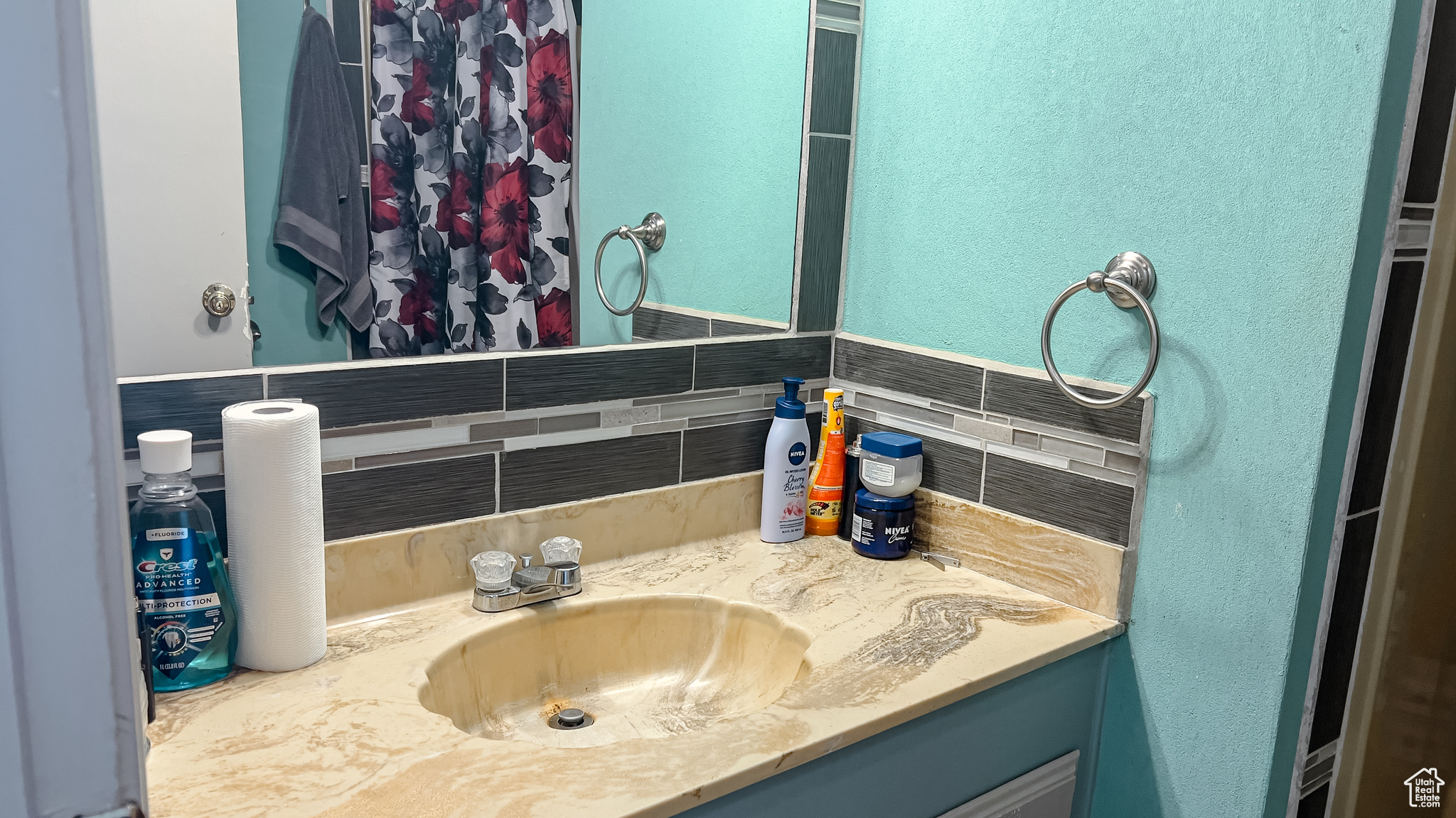 Bathroom with vanity and backsplash